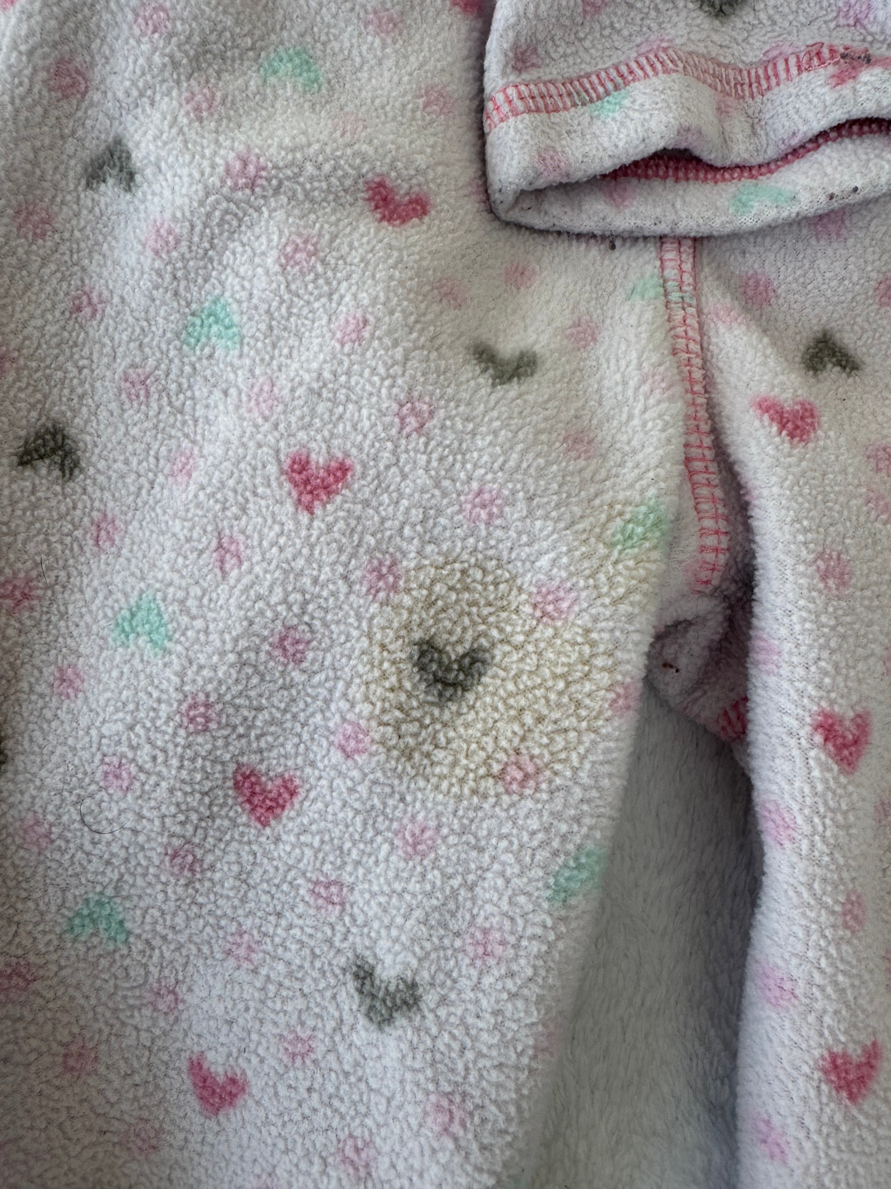 Souris Mini 2 ans *mousseux, tache sur pantalon