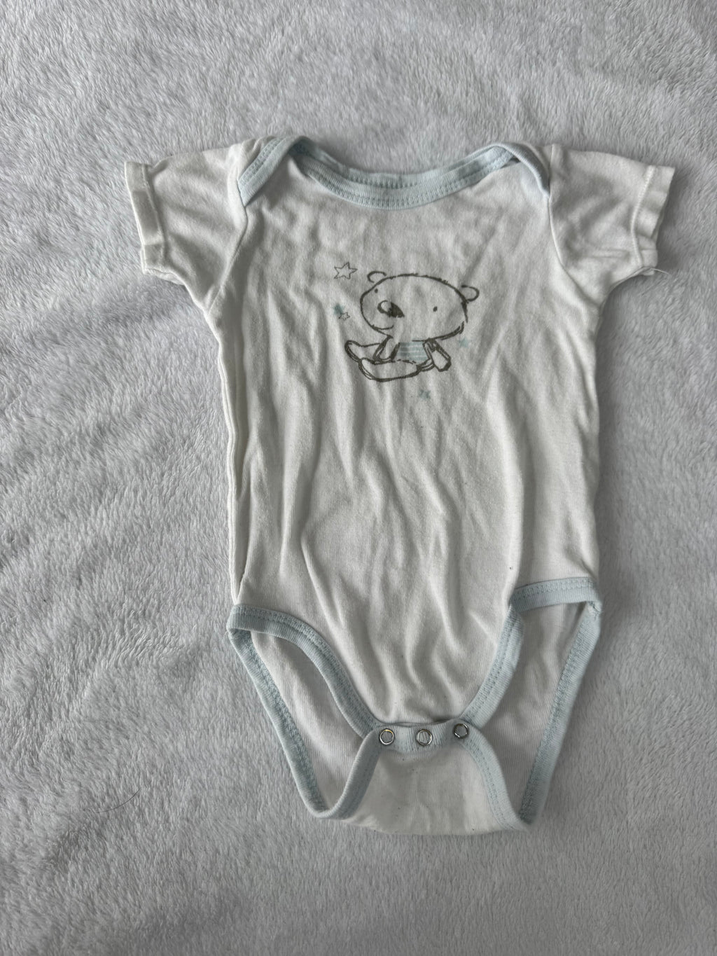 Marque inconnue 9 mois *petite tache, mousseux