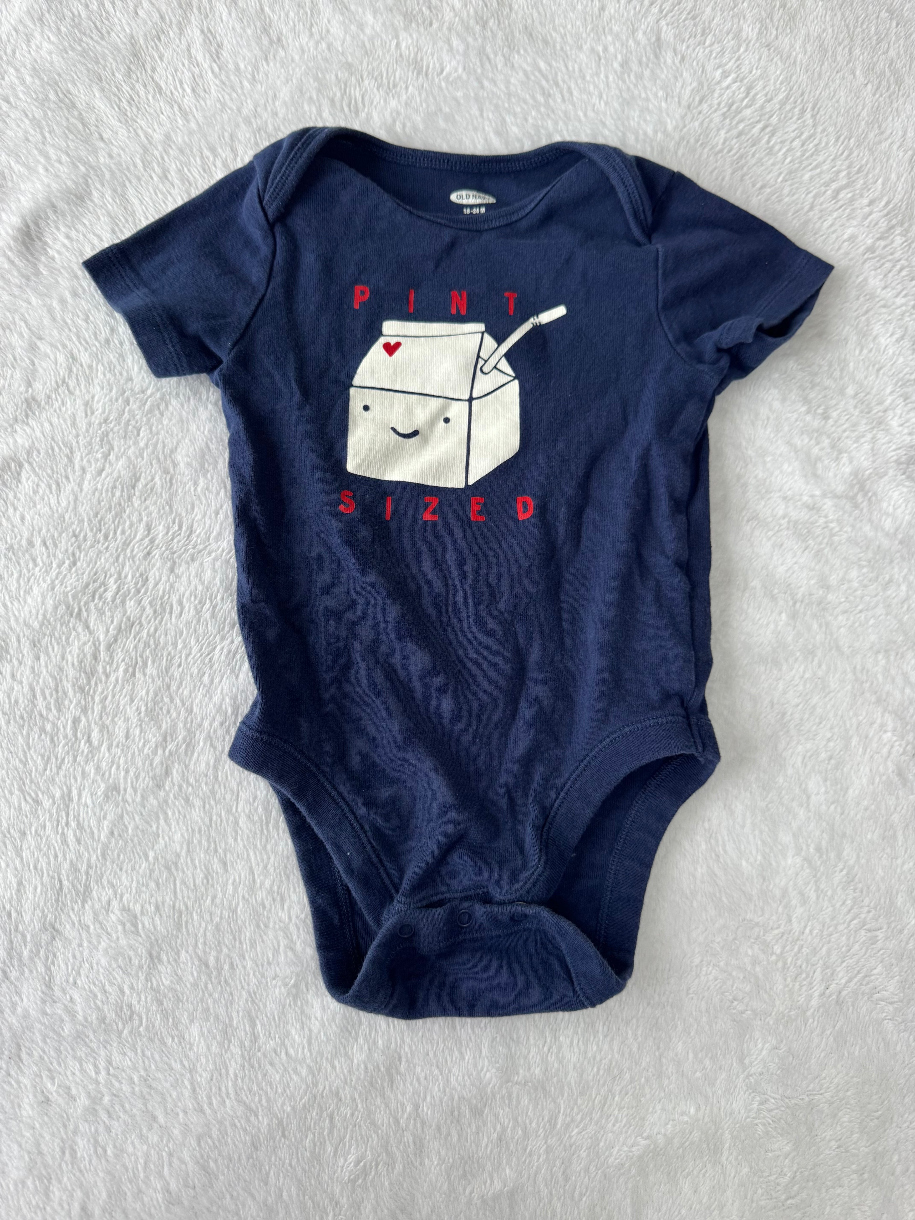 Old Navy 18-24 mois *un peu délavé