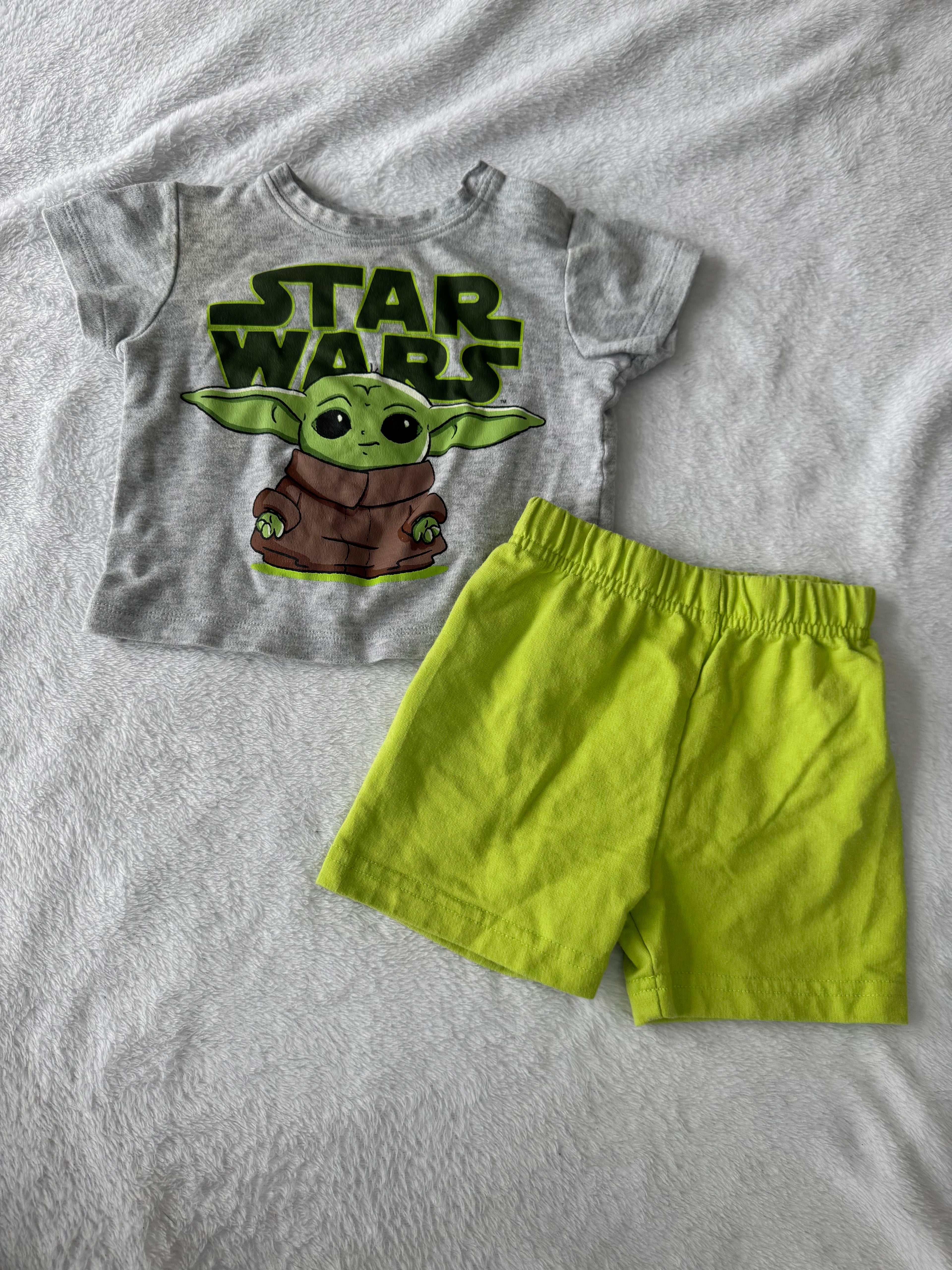 Star wars 9 mois *chandail taché, un peu mousseux