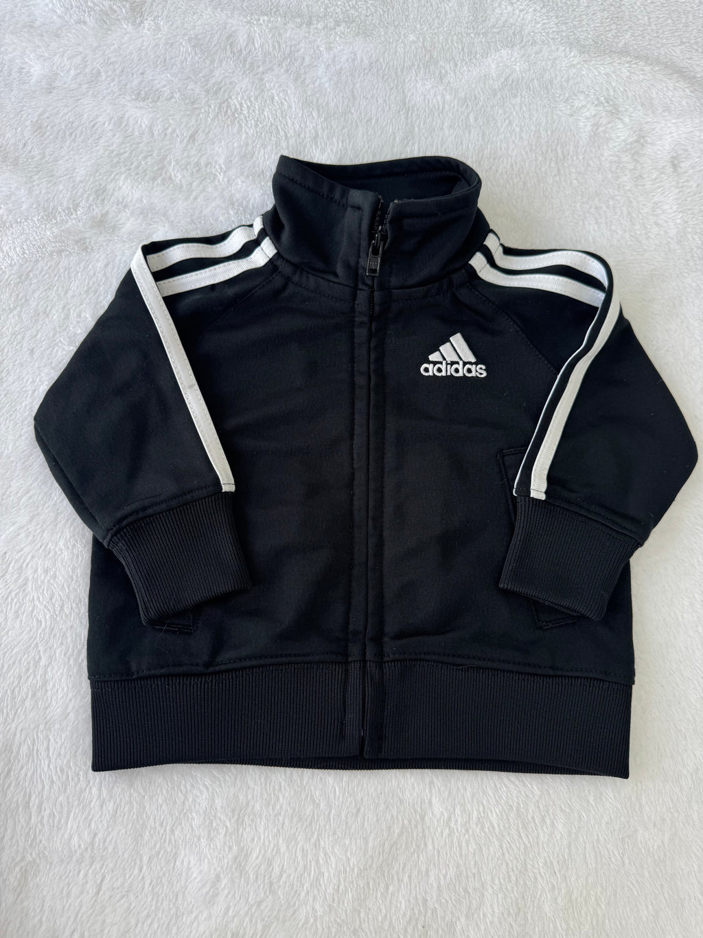 Adidas 3 mois *mini tache