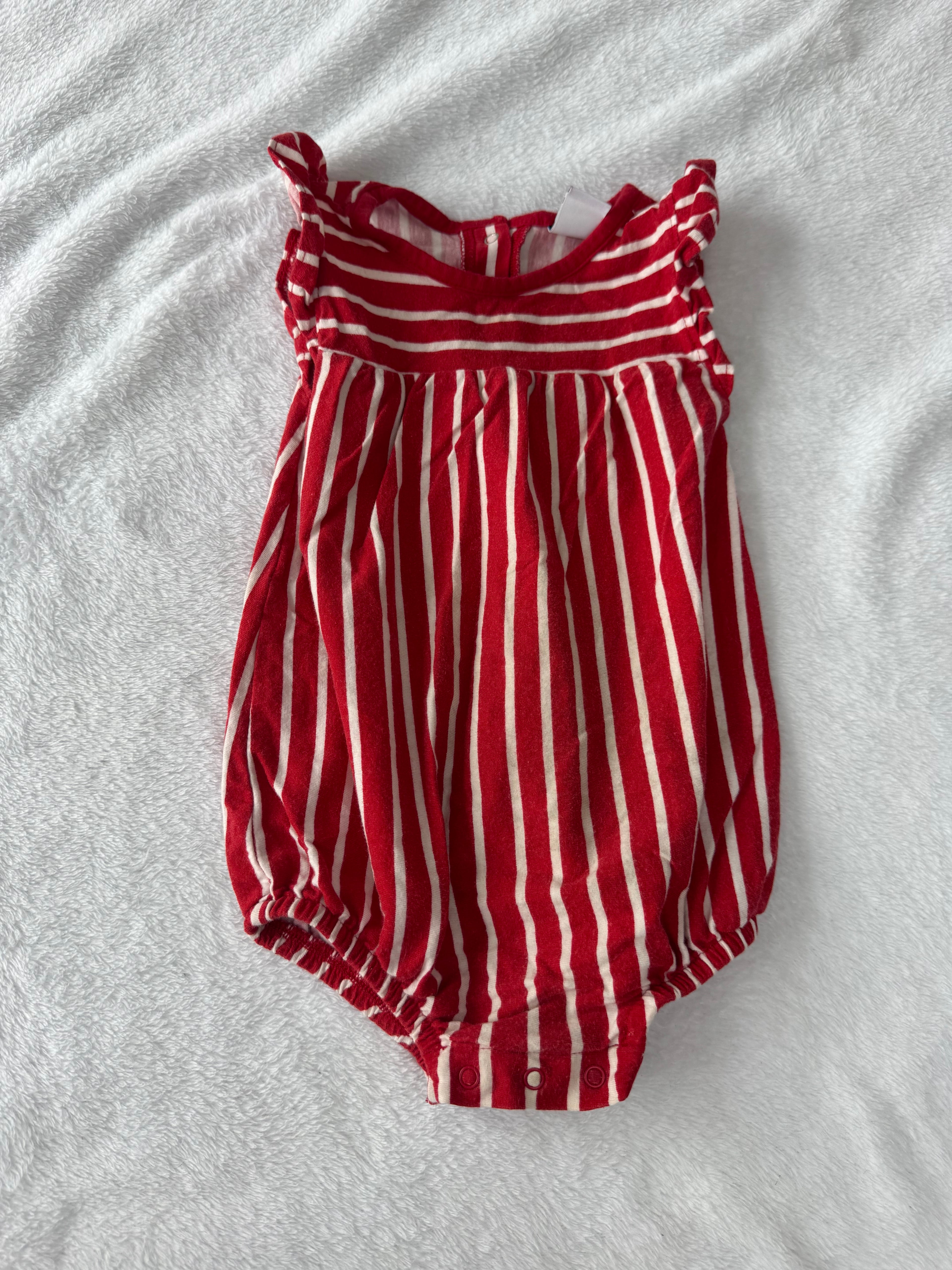 Old Navy 6-12 mois *un peu délavé