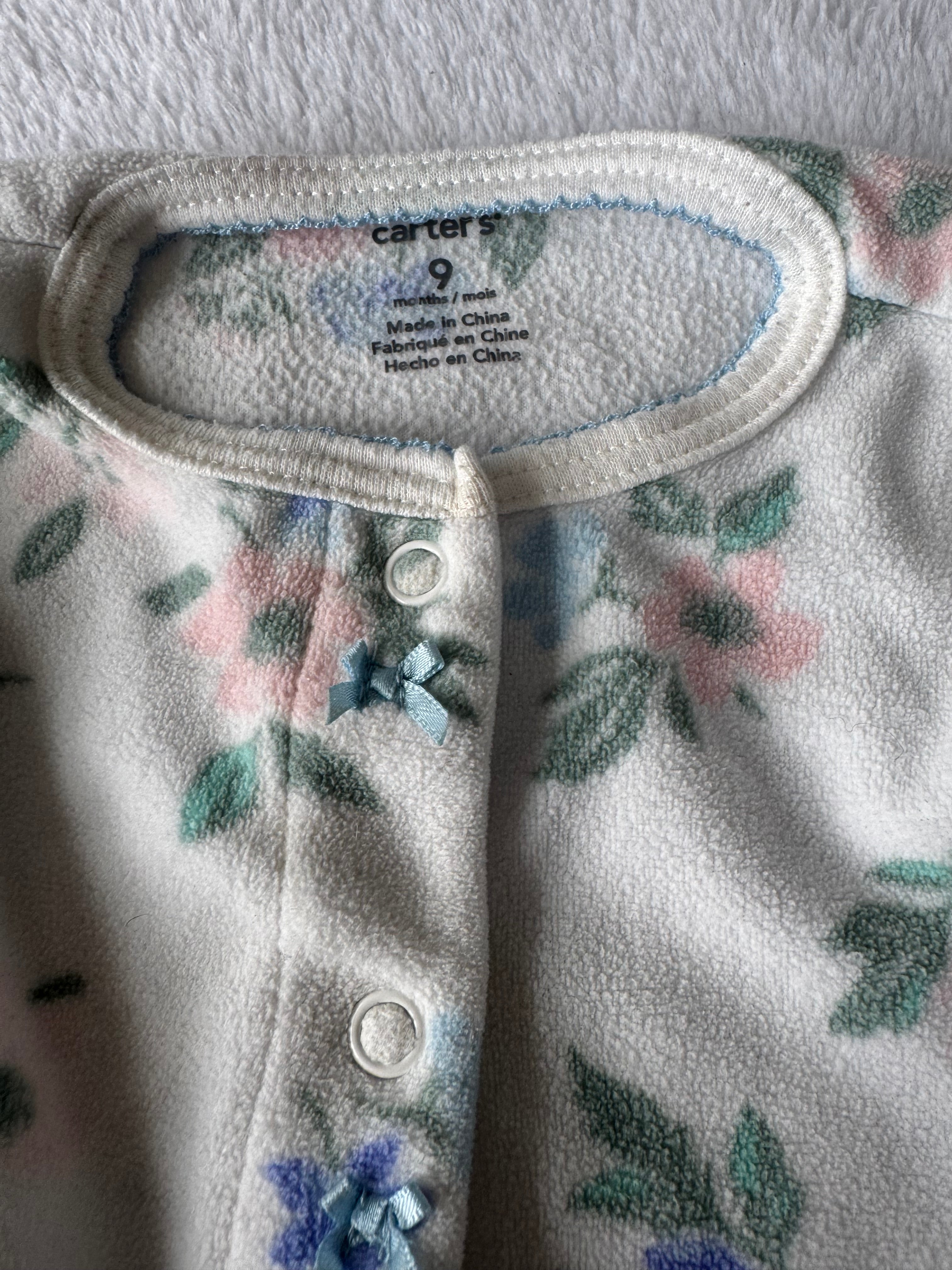 Carters 9 mois *polar bien porté, petites taches