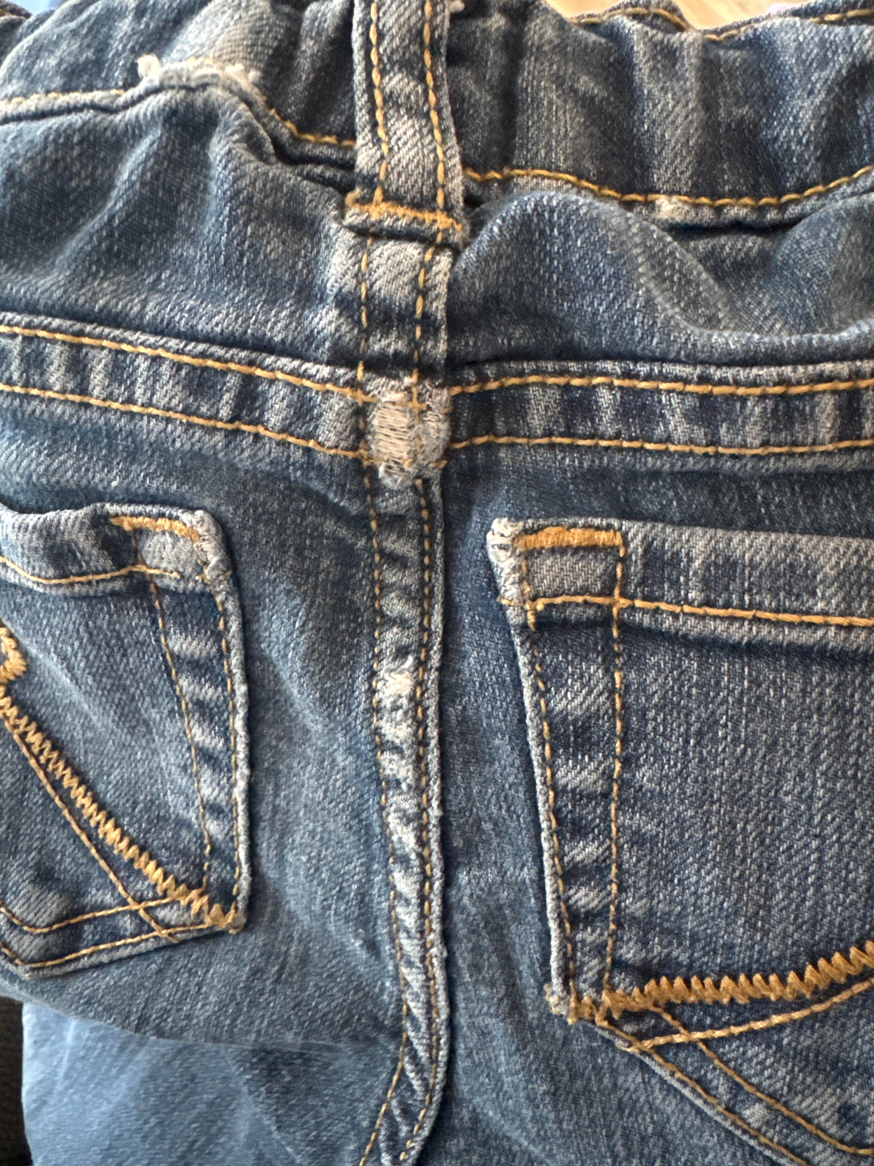 Childrens place 18-24 mois *signes d’usures, poche 🤎 taille ajustable