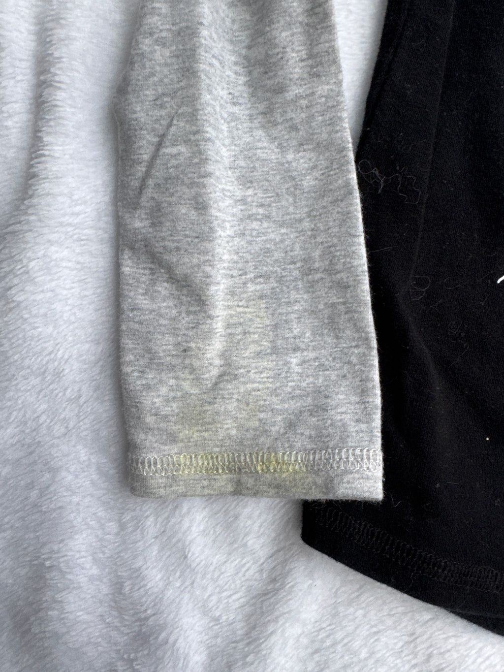 Romy & Aksel 3 ans *tache sur la manche