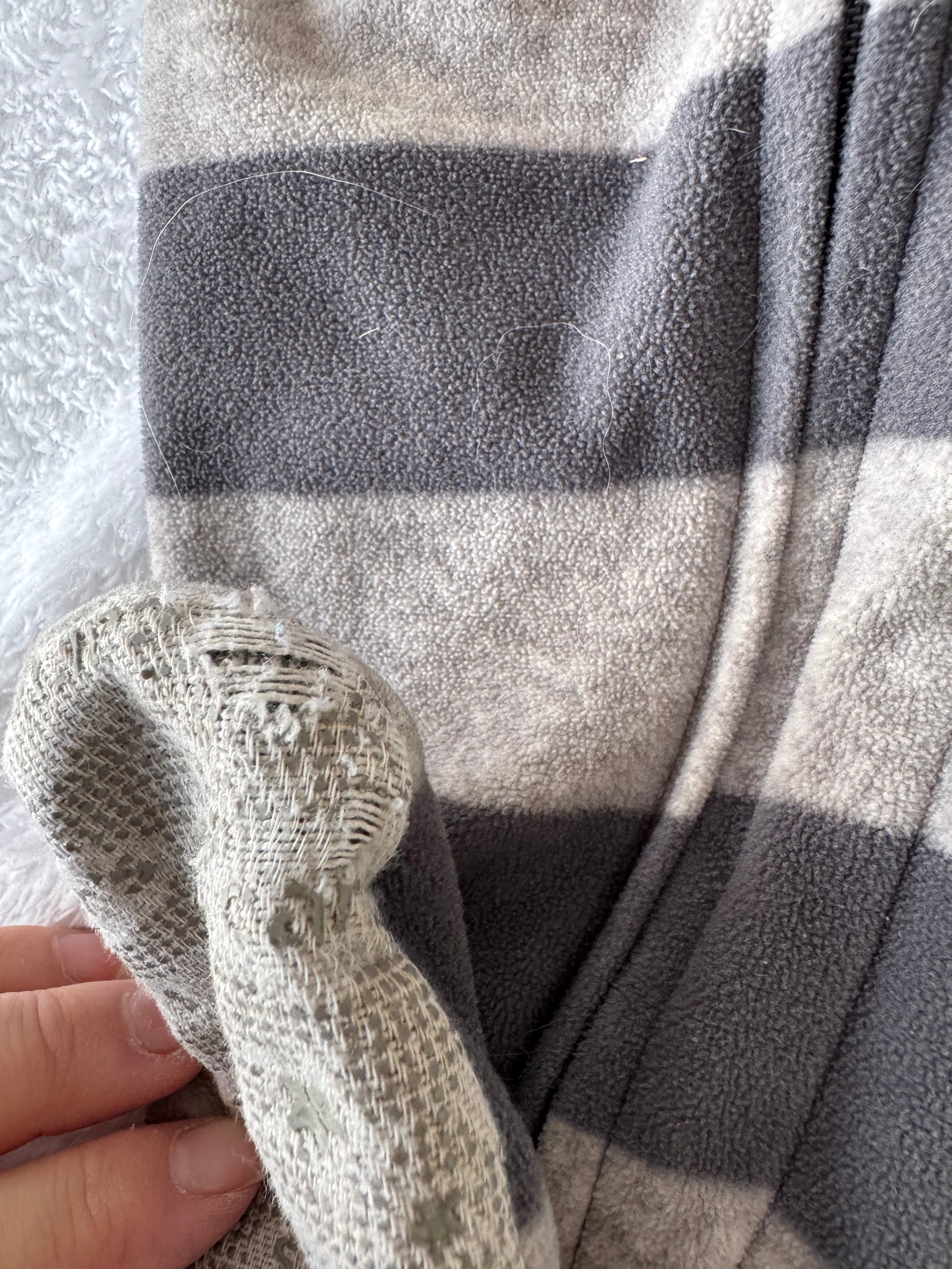 Carters 2 ans *polar bien porté, trous aux pieds