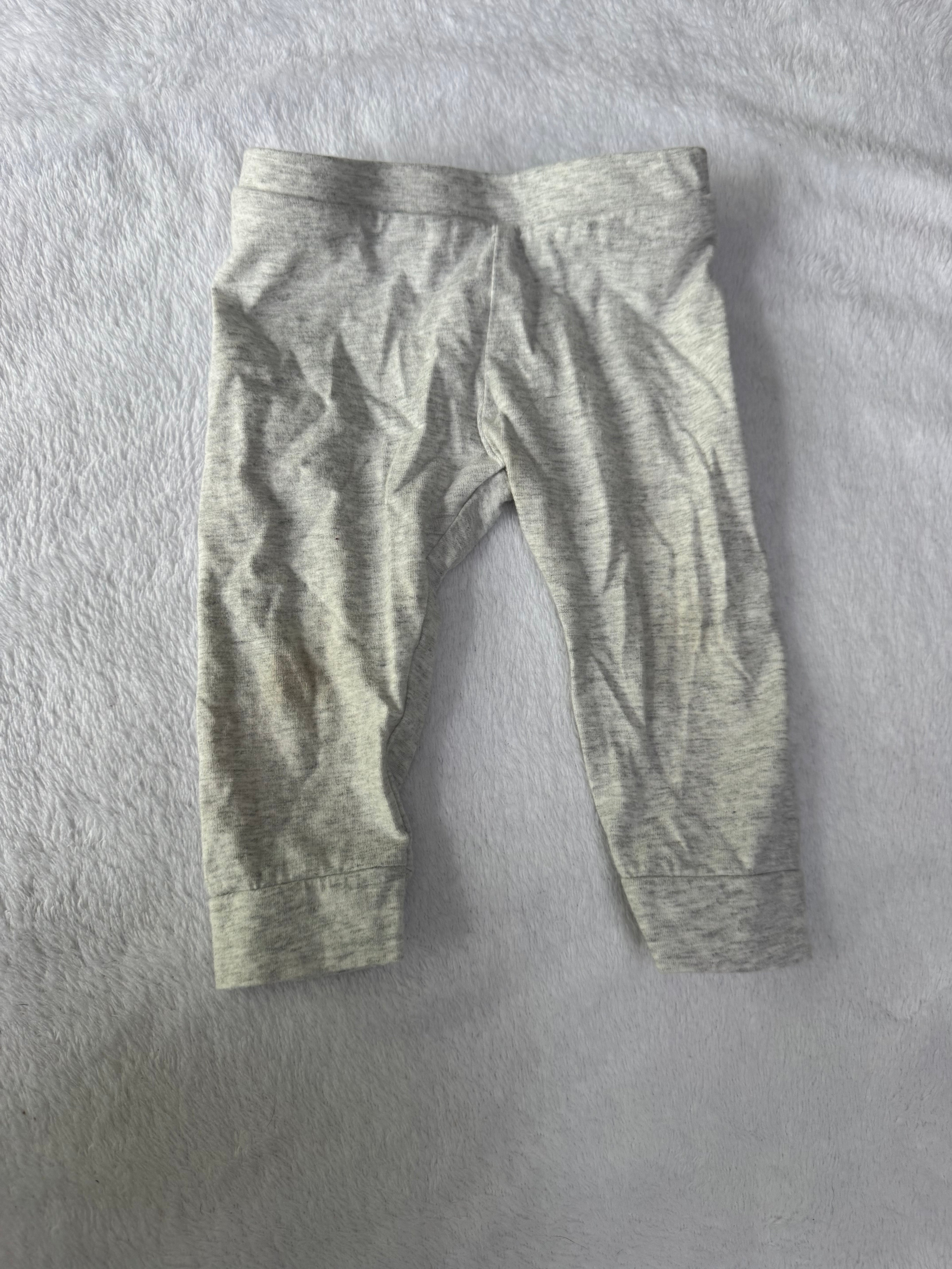 Old Navy 6-12 mois *petite tache, un peu mousseux
