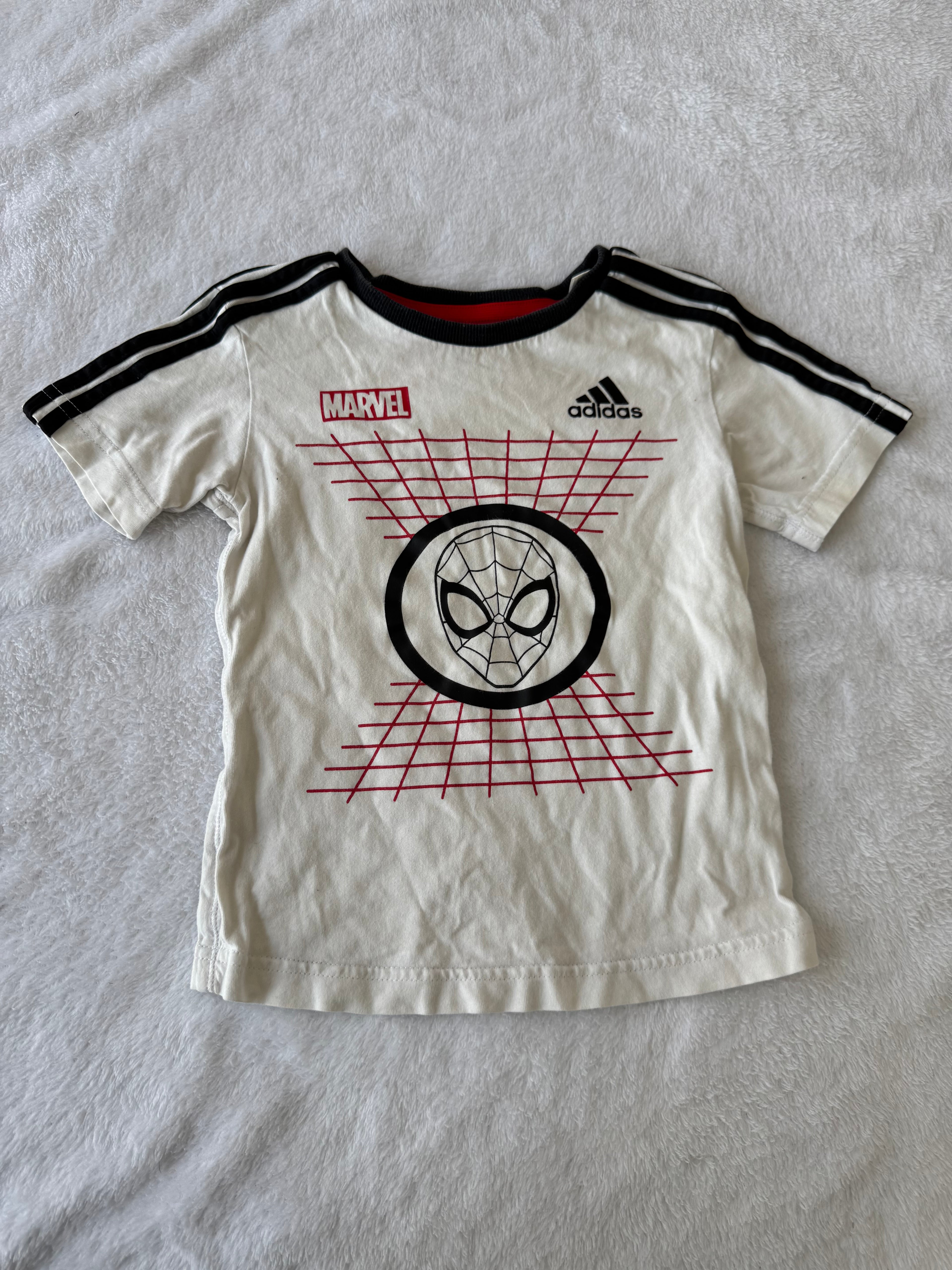 Adidas 2 ans *petite tache