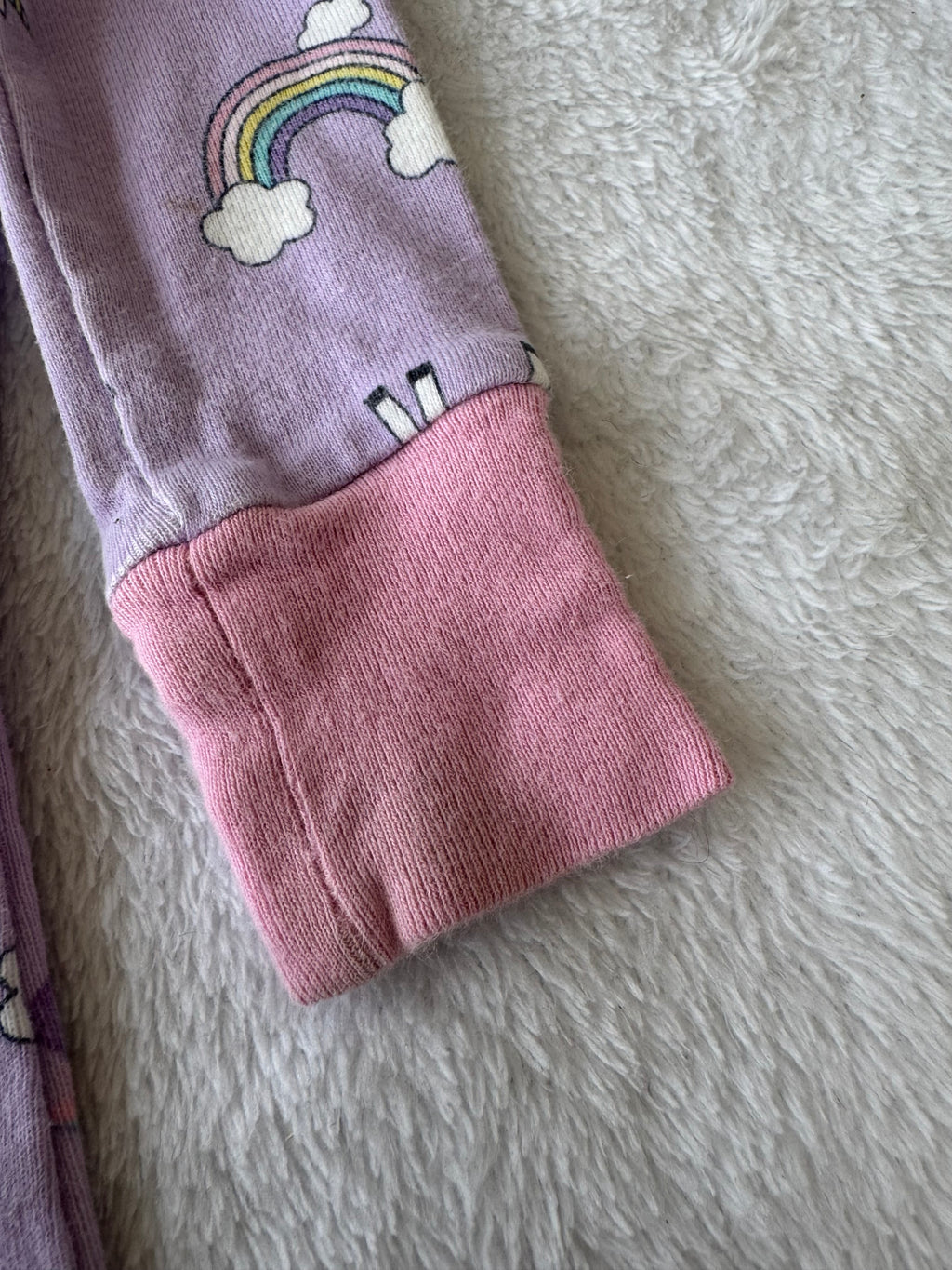 Kids headquarters 2 ans *petites taches et un peu mousseux