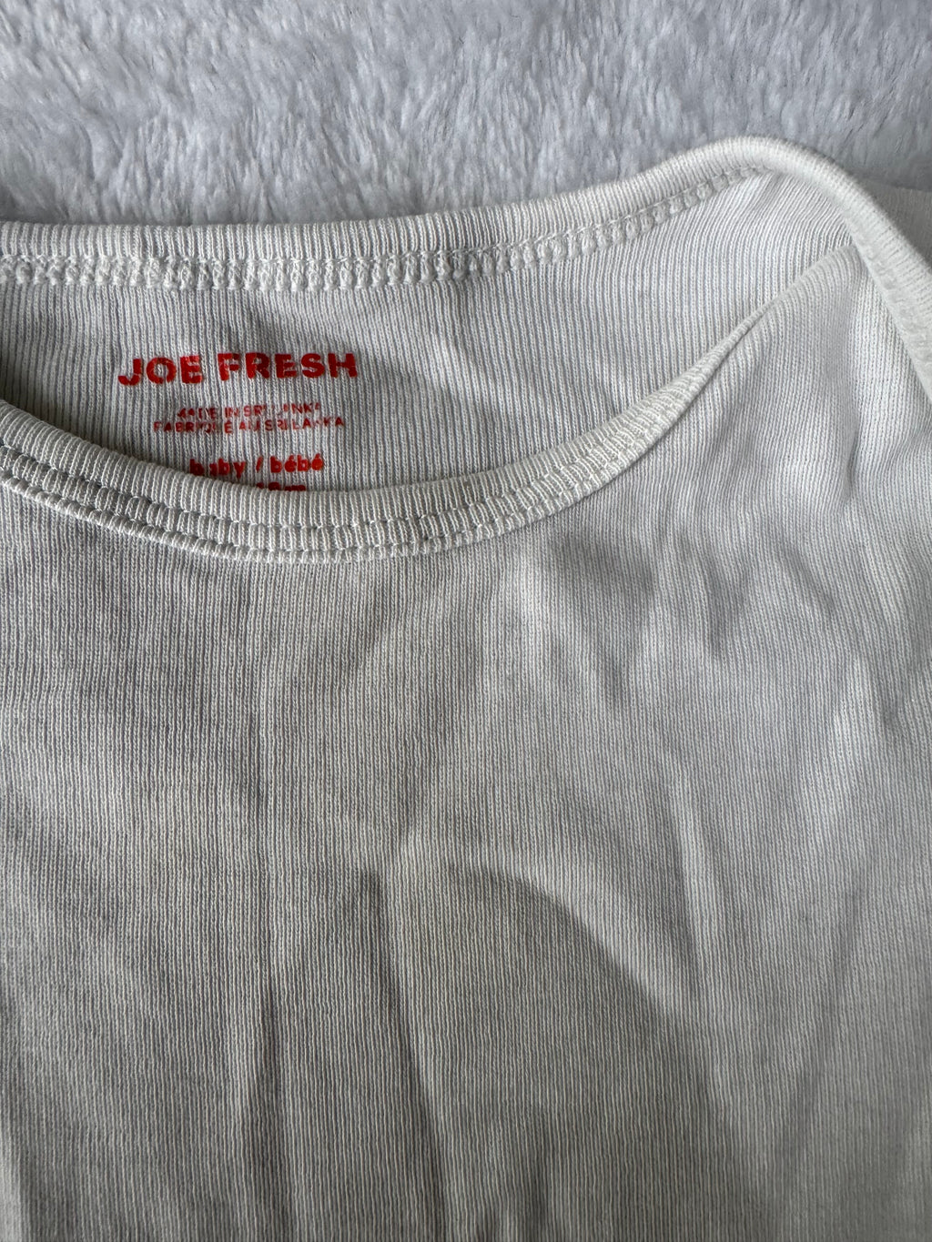 Joe Fresh 12-18 mois *petite tache et blanc défraîchi