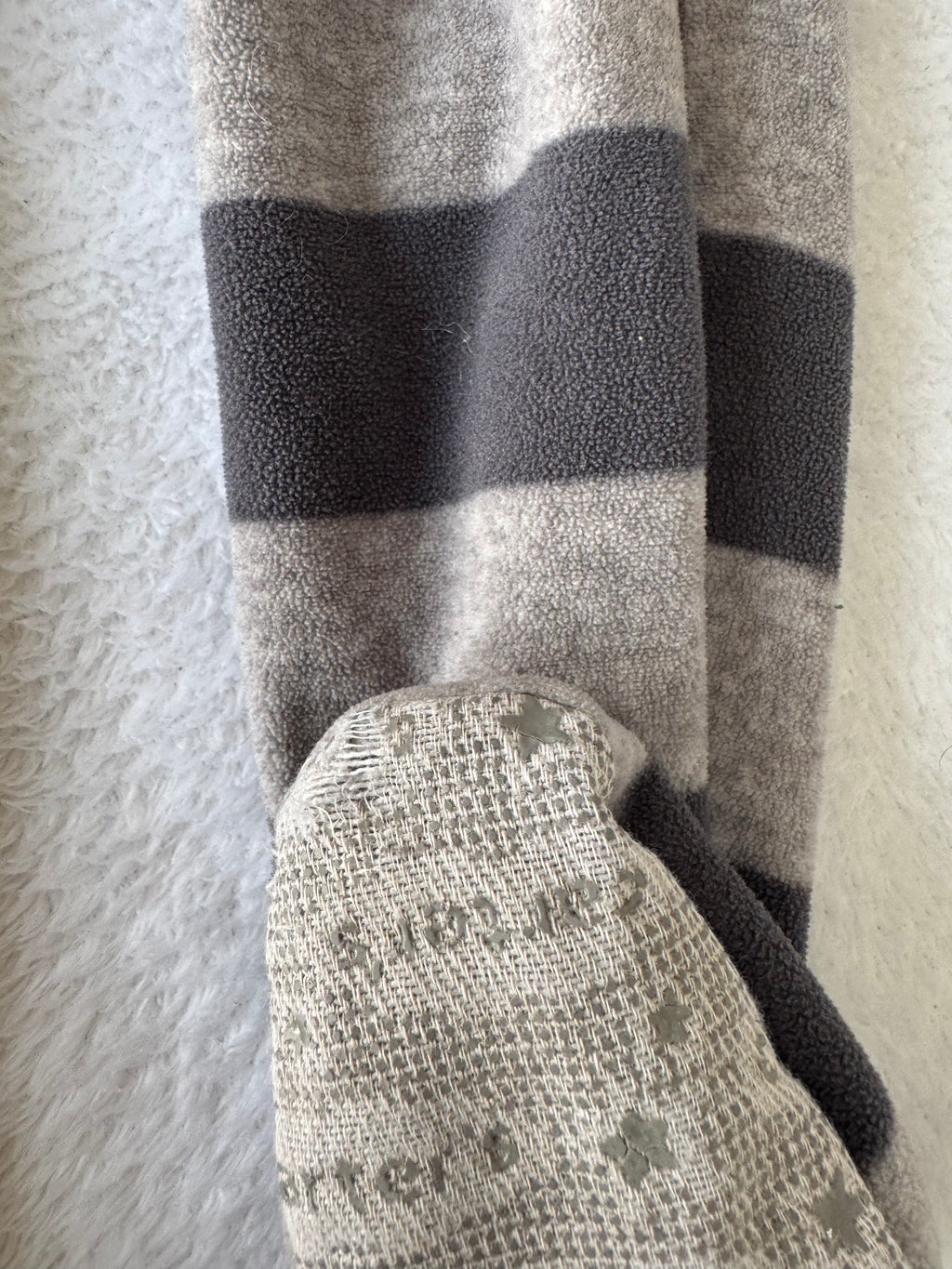 Carters 2 ans *polar bien porté, trous aux pieds