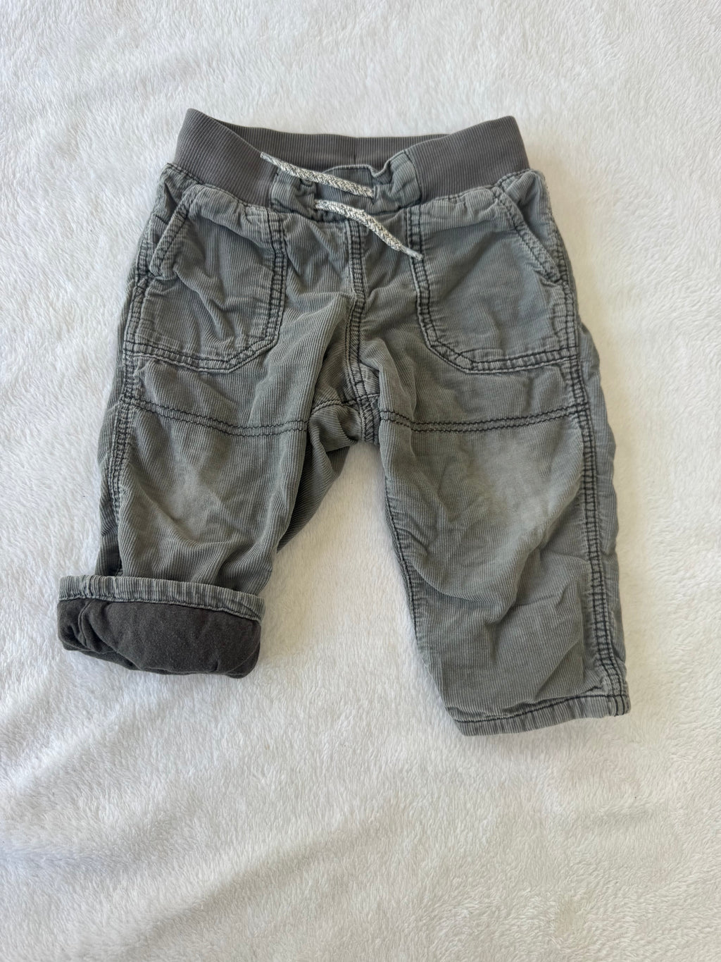 H&M 6-9 mois *doublé, genoux usés