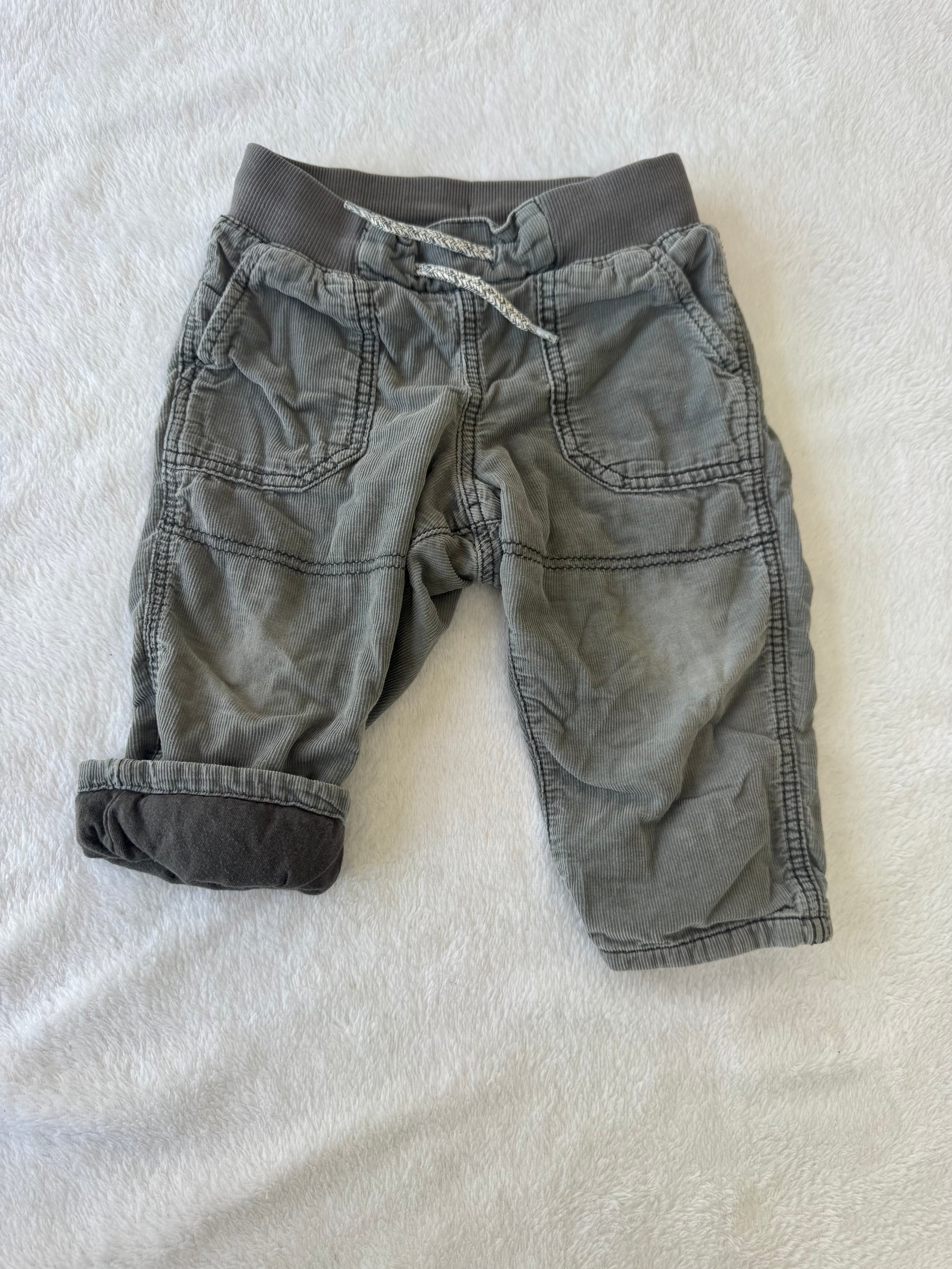 H&M 6-9 mois *doublé, genoux usés