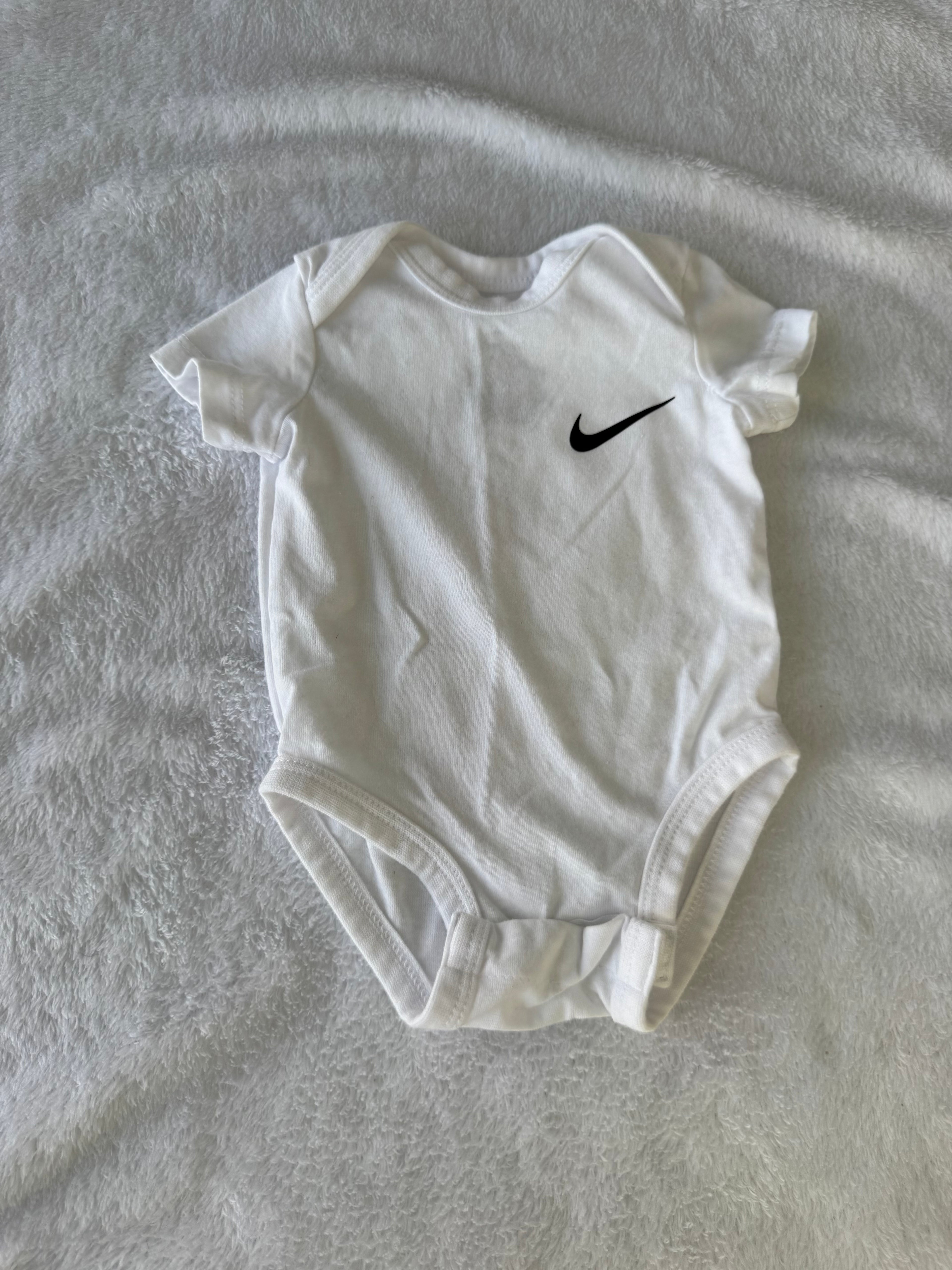 Nike nouveau-né