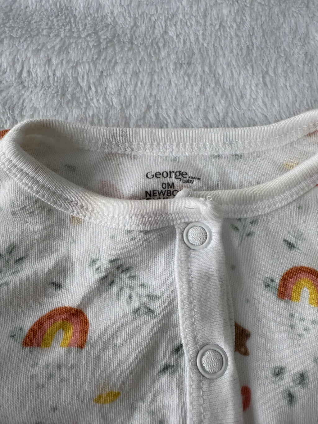 George nouveau-né *voir photos plusieurs petites taches