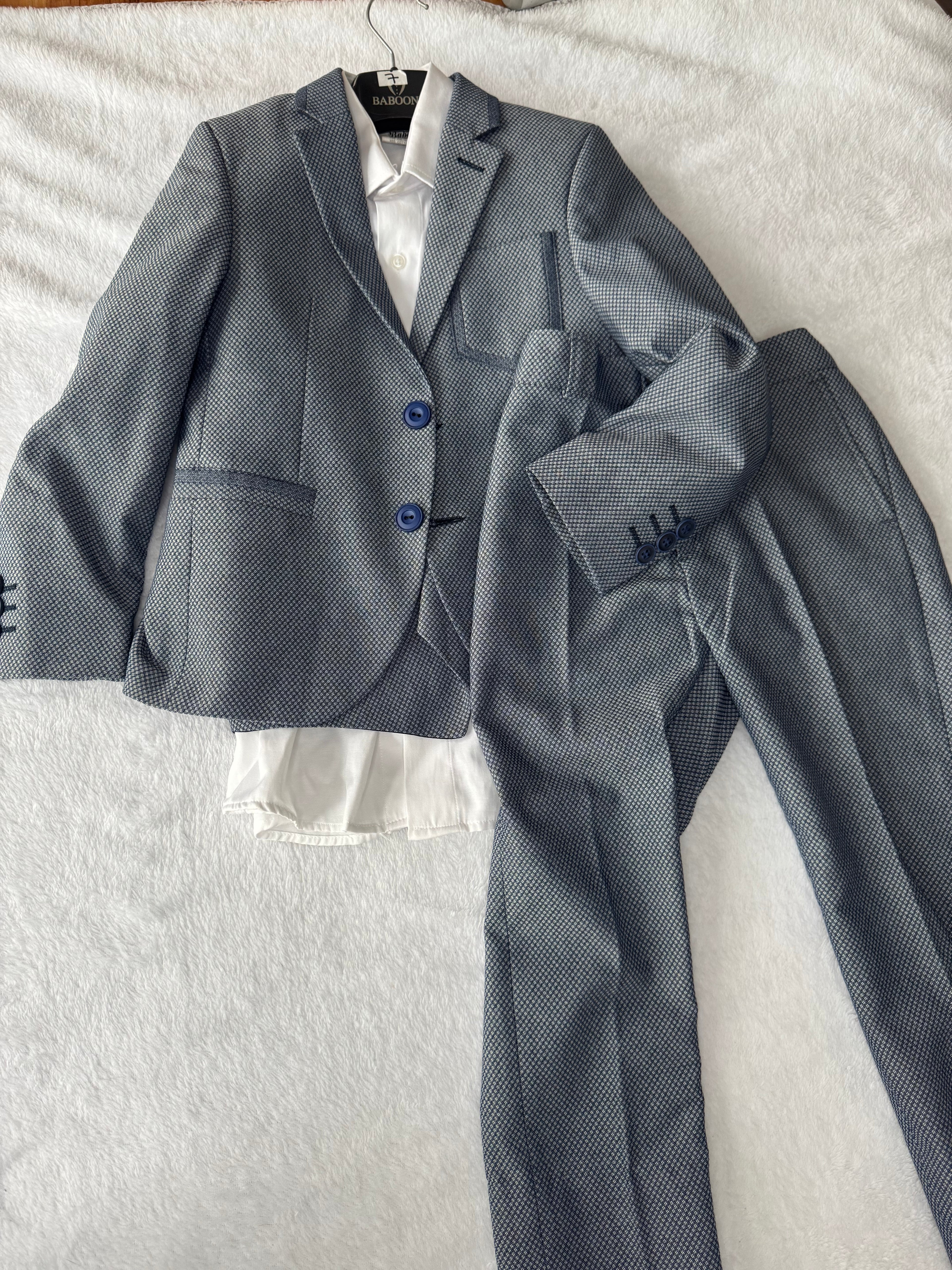 Babooni 7 ans *voir photos, valeur 98$, porté 1x, minis taches chemise