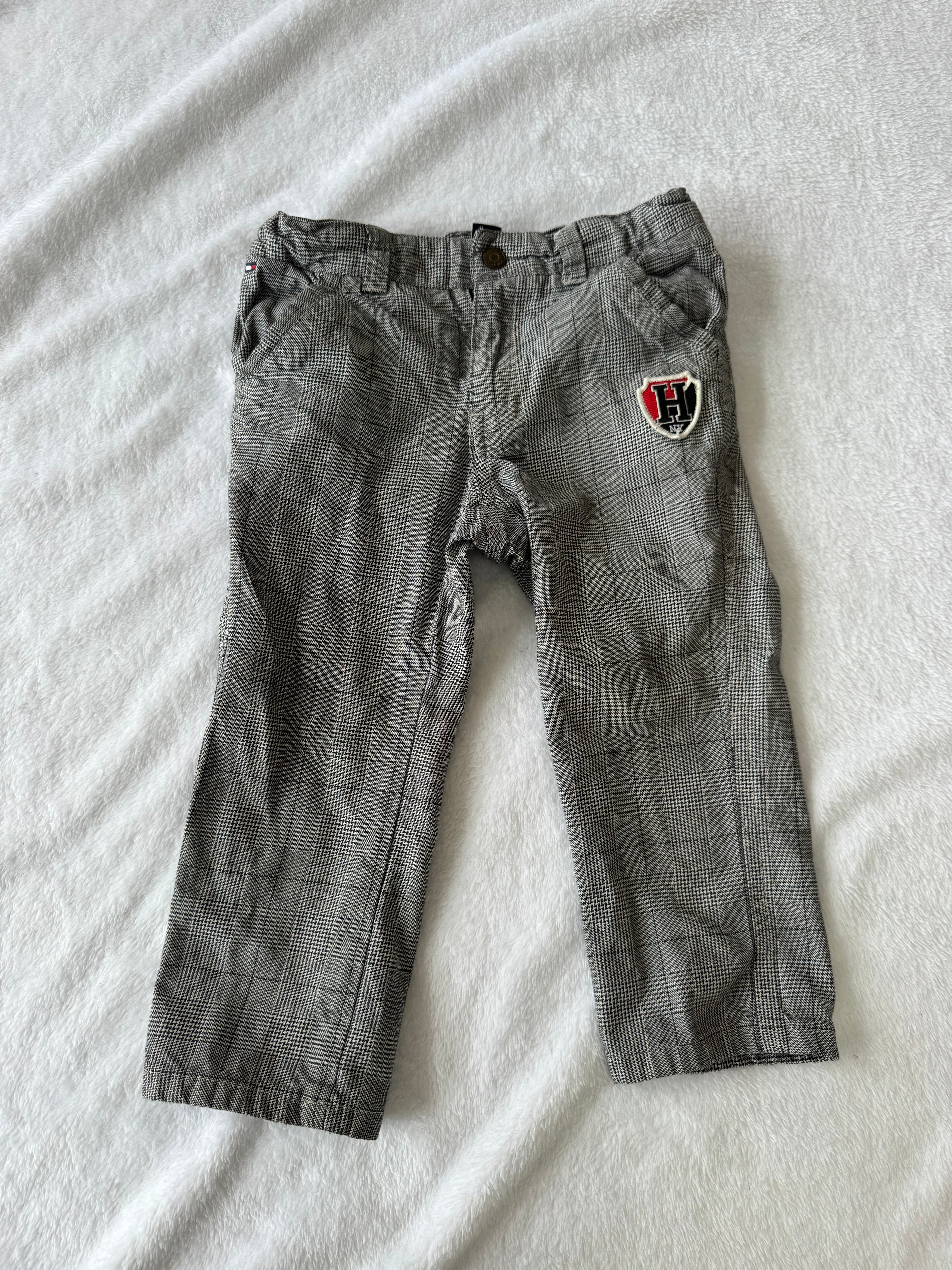 Tommy Hilfiger 2 ans *petits trous poches arrières