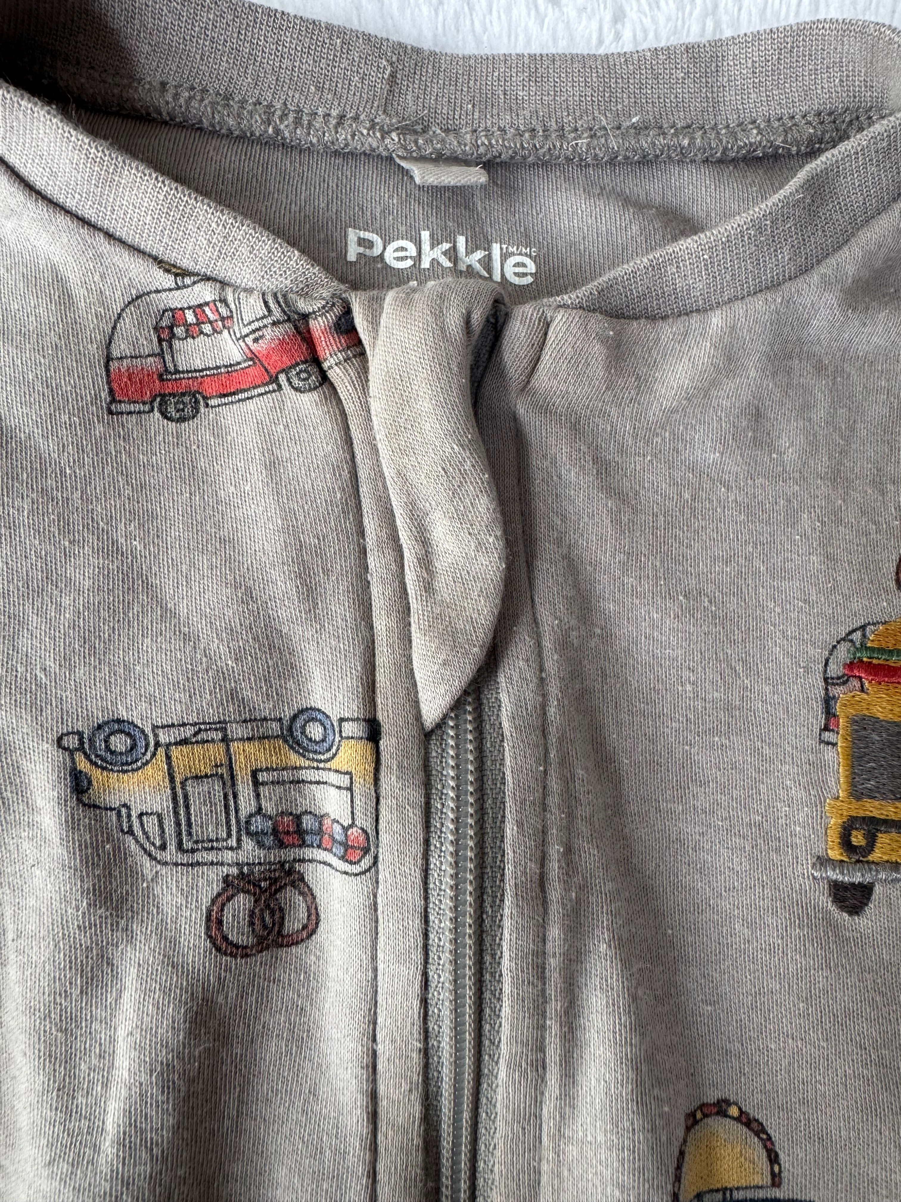 Pekkle 18 mois *mousseux et taché