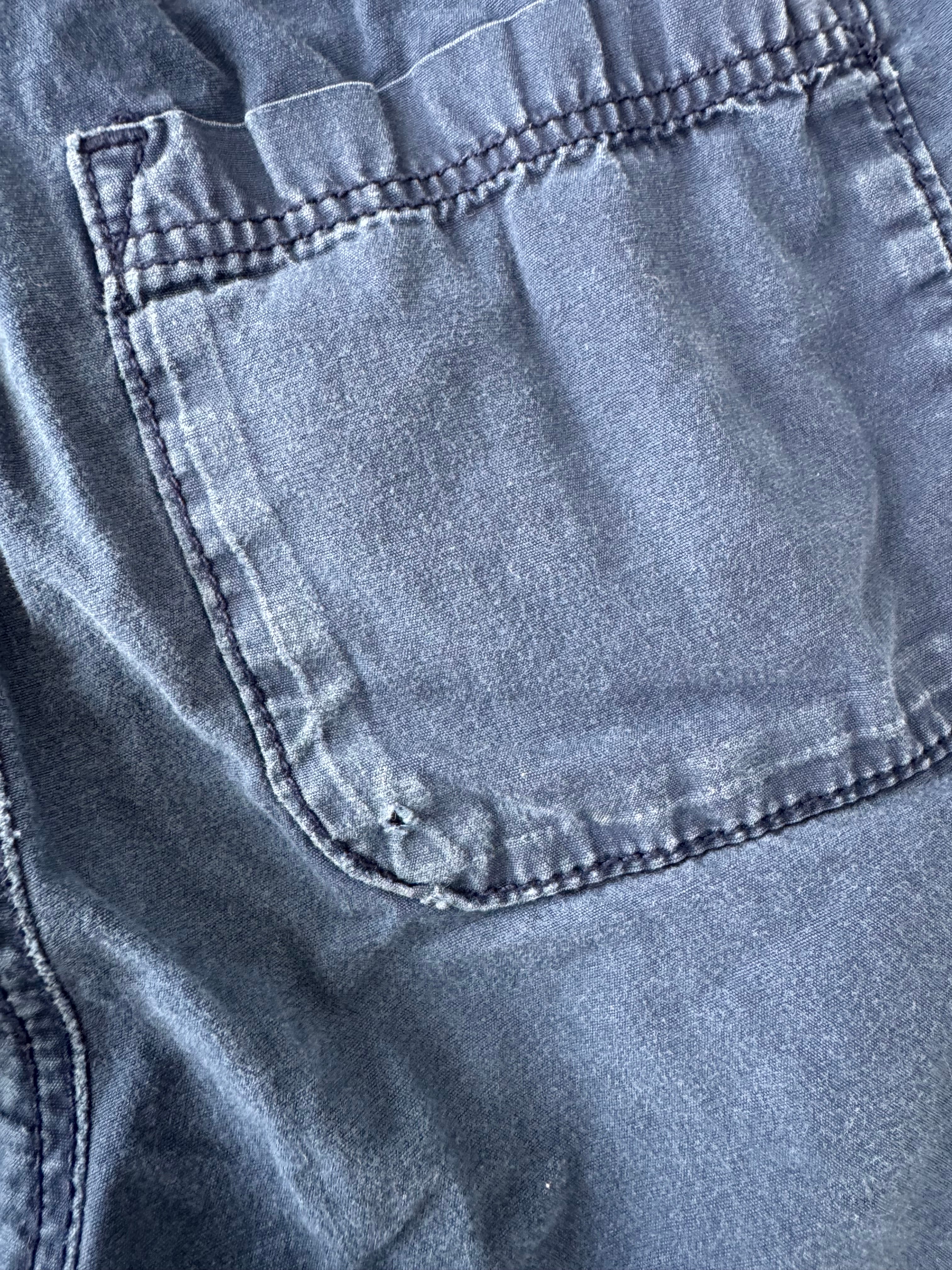 H&M 5-6 ans *mini trou poche arrière, un peu délavé