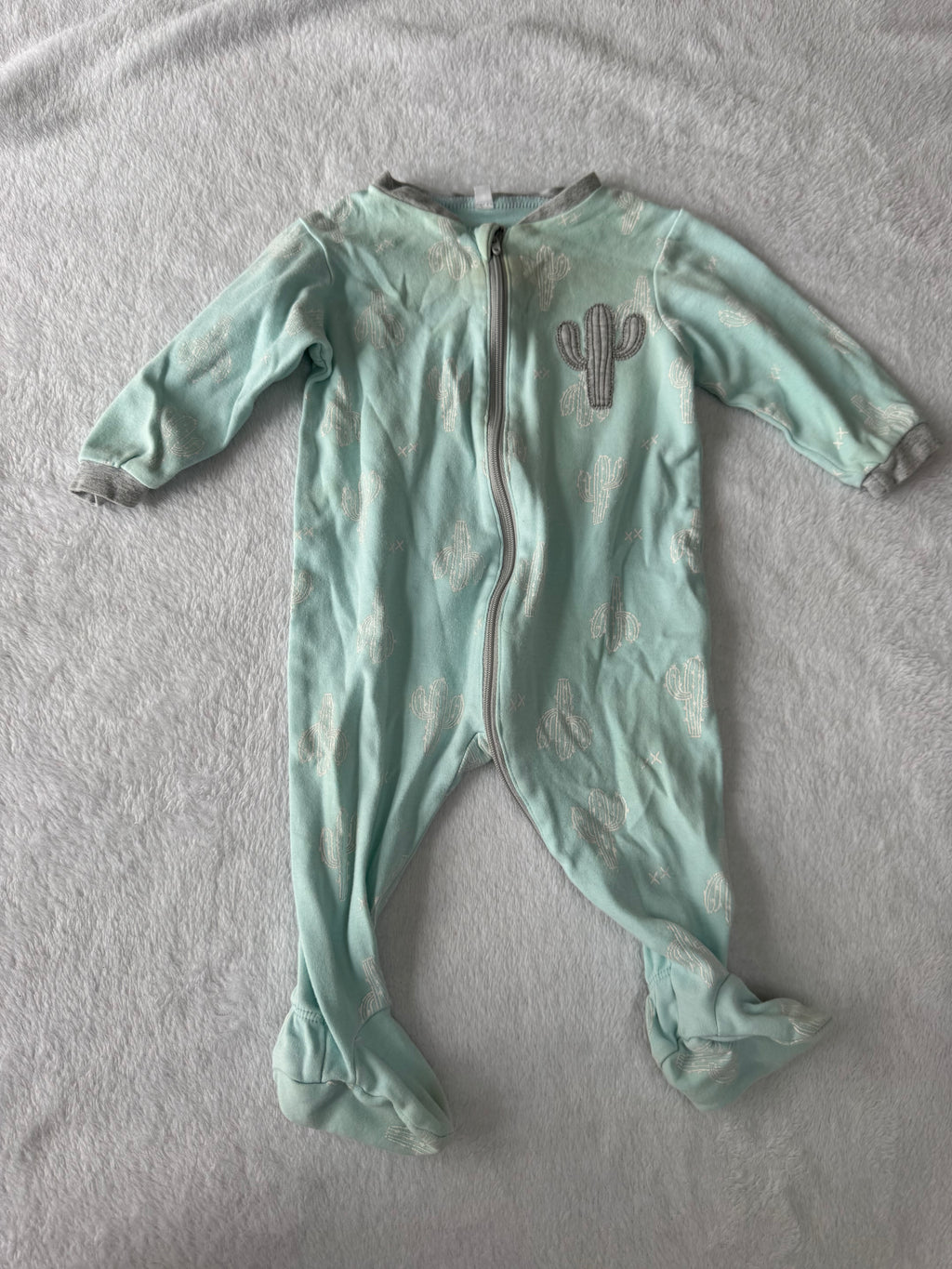 Pekkle 6 mois *taché et un peu mousseux