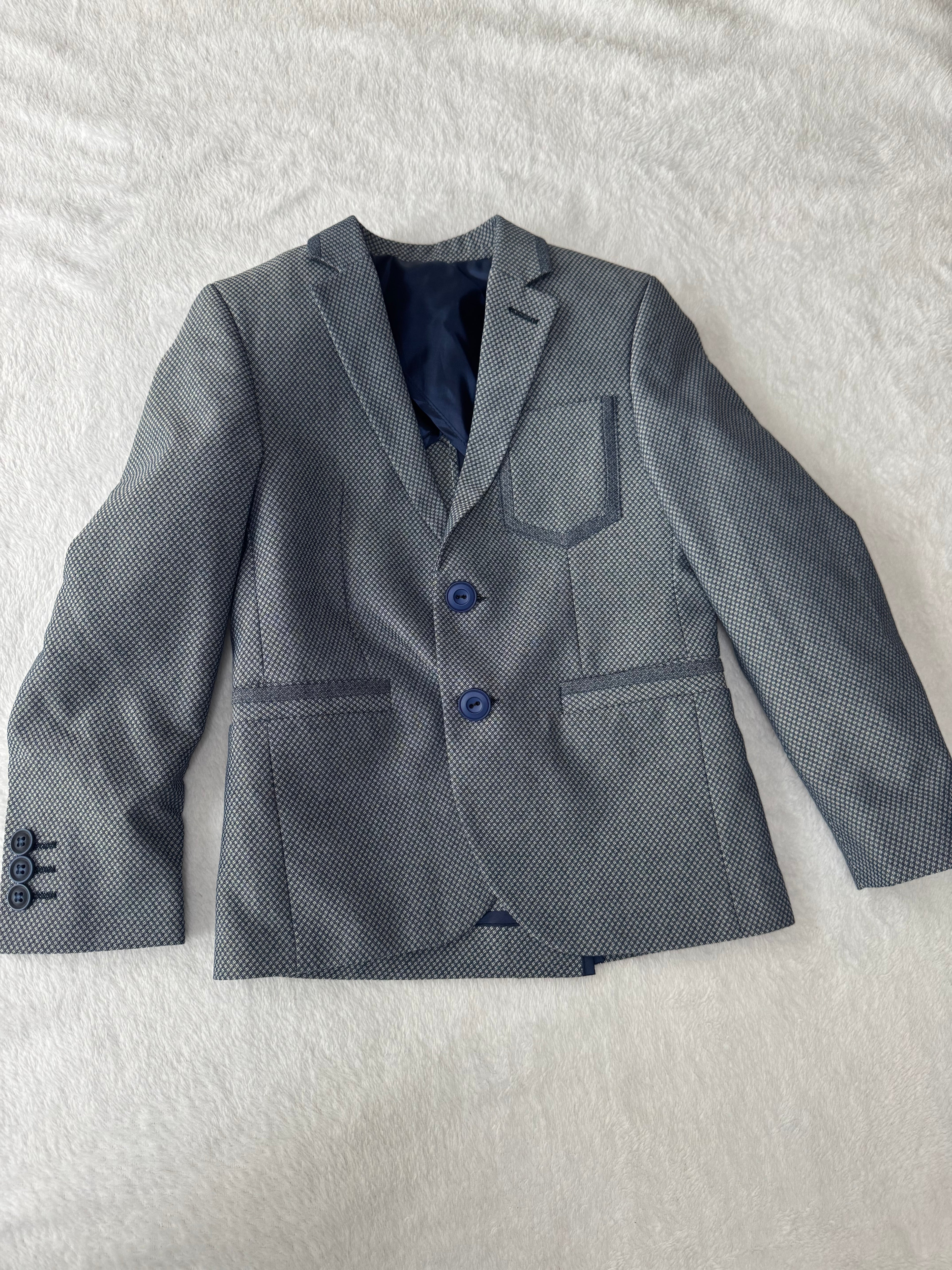 Babooni 7 ans *voir photos, valeur 98$, porté 1x, minis taches chemise