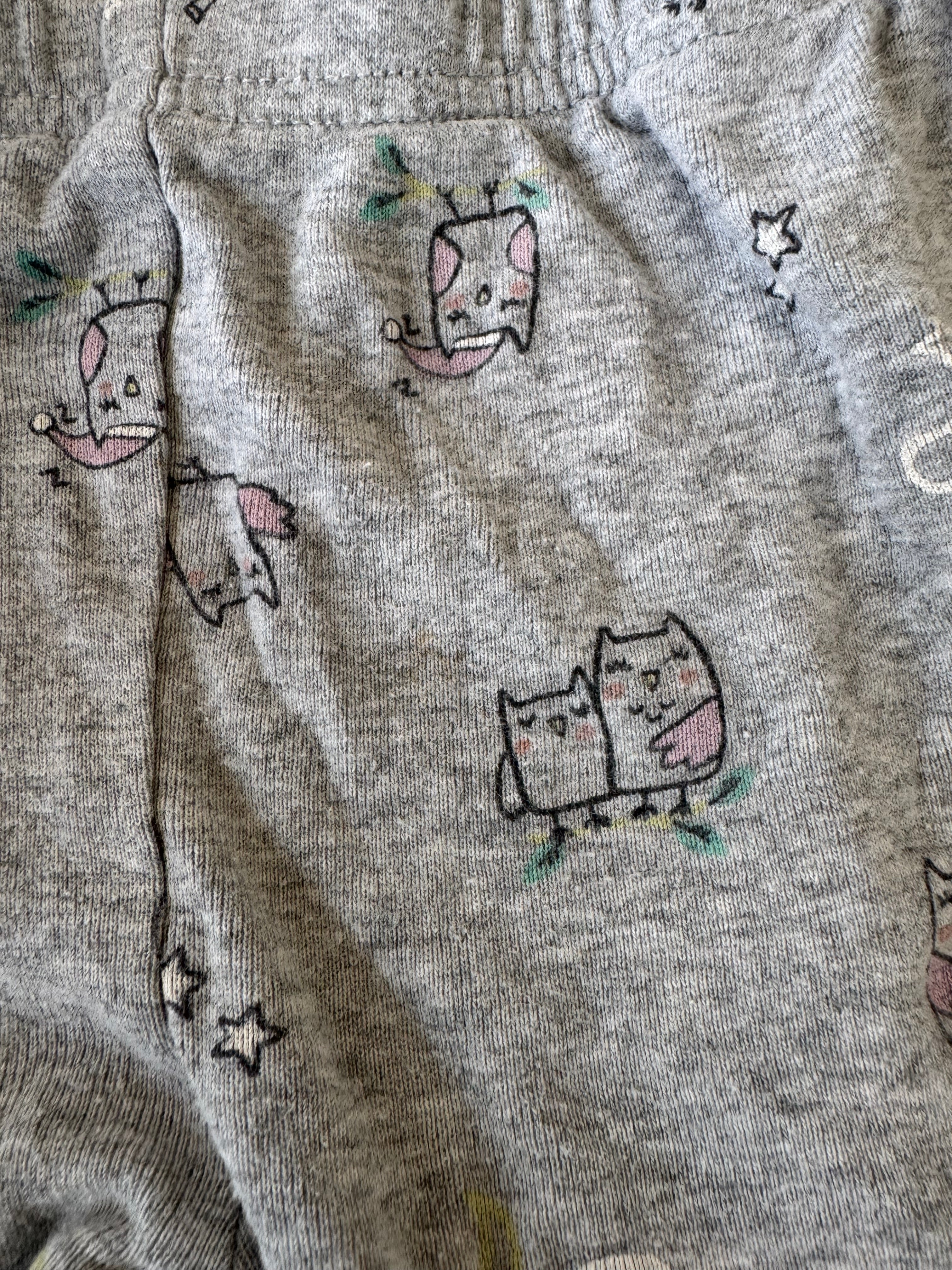 Carters 4 ans *petites taches, un peu mousseux