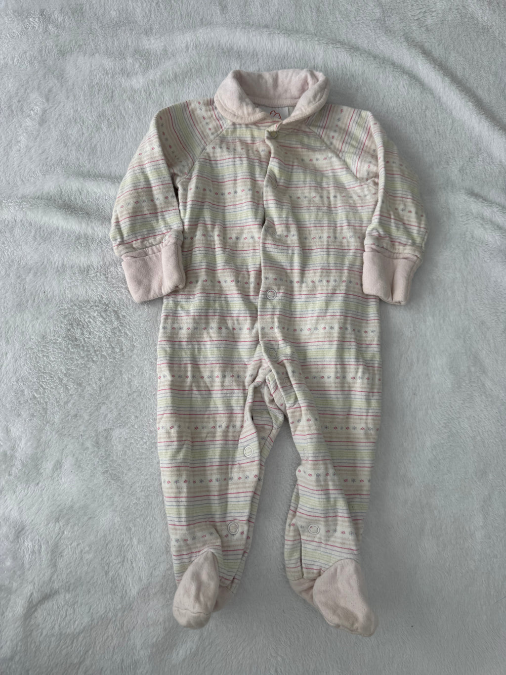 Baby’s own 9 mois *taché et un peu mousseux