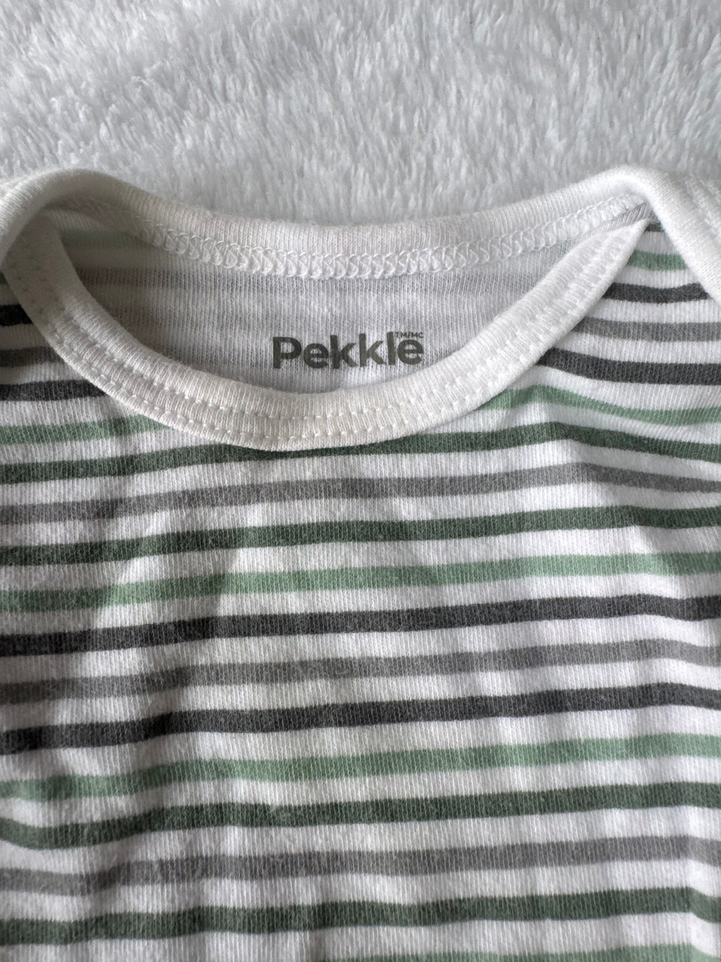 Pekkle 3 mois *col jauni, petites taches, un peu mousseux