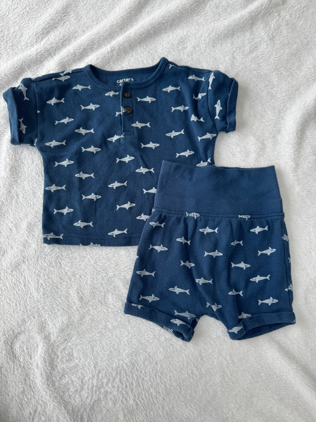 Carters 6-9 mois *mini tache