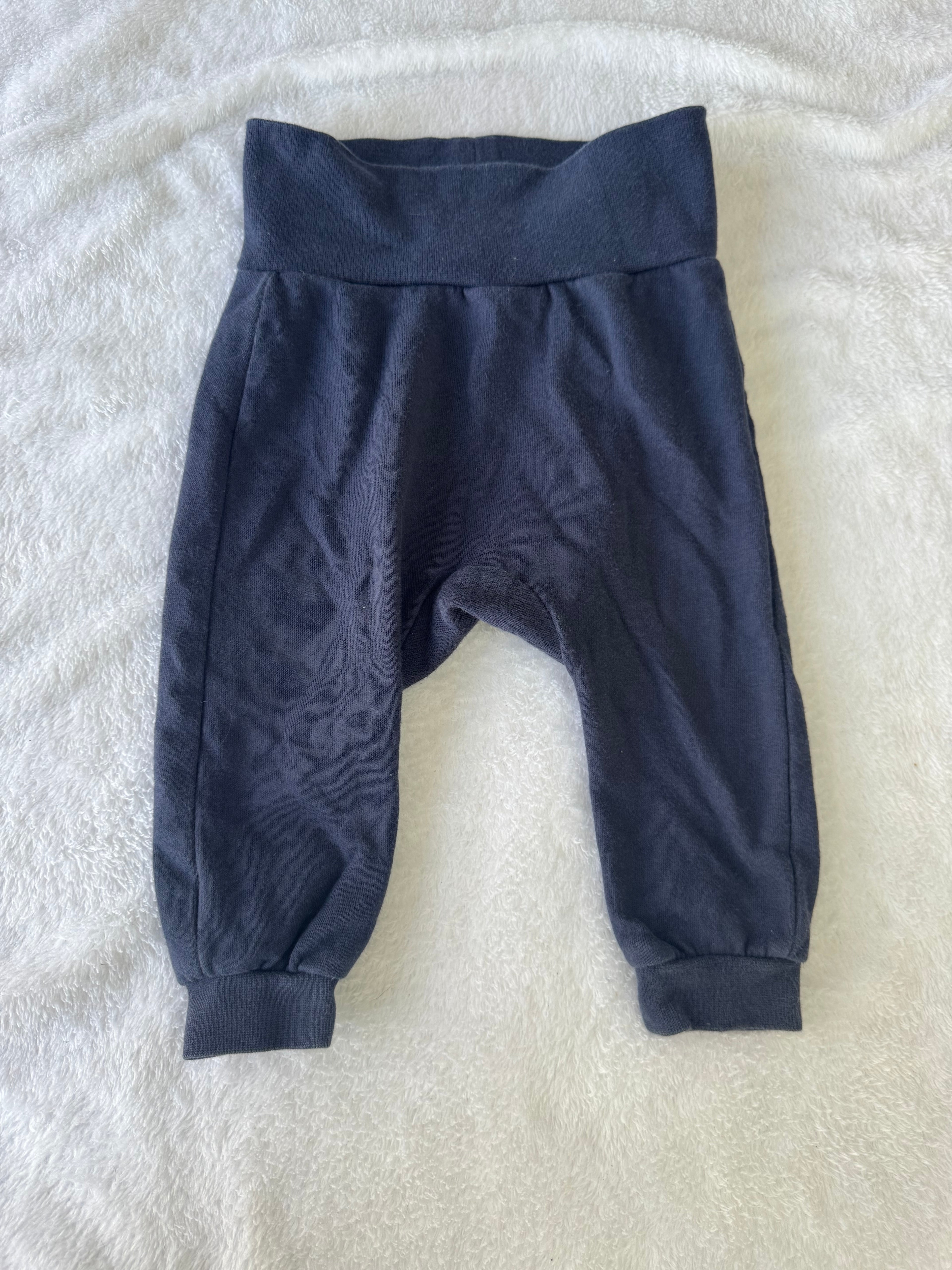 H&M 6-9 mois *un peu délavé