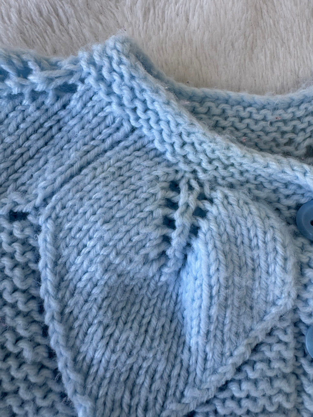 Tricoté à la main, fait 6-9 mois *minis taches