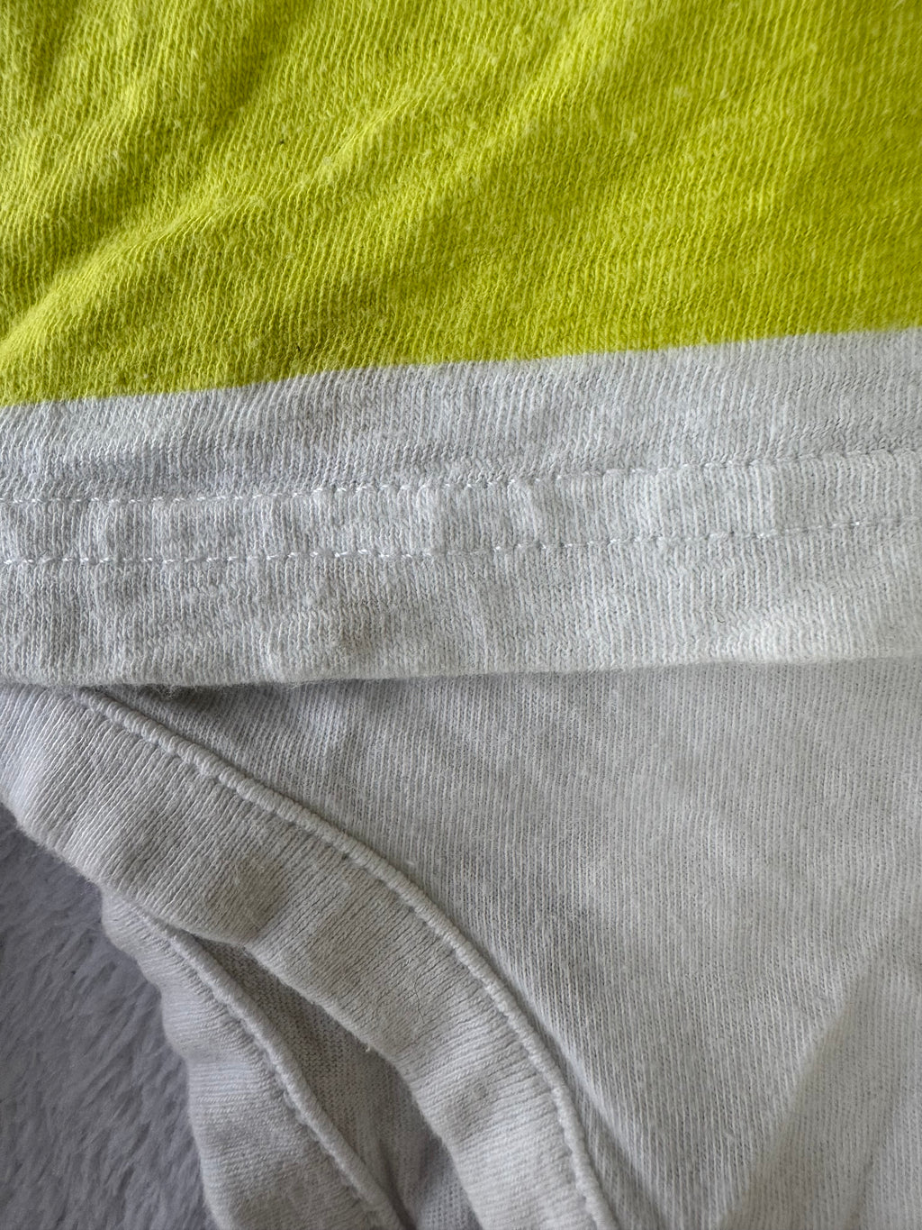 Baby gap 6-12 mois *petites taches et un peu mousseux