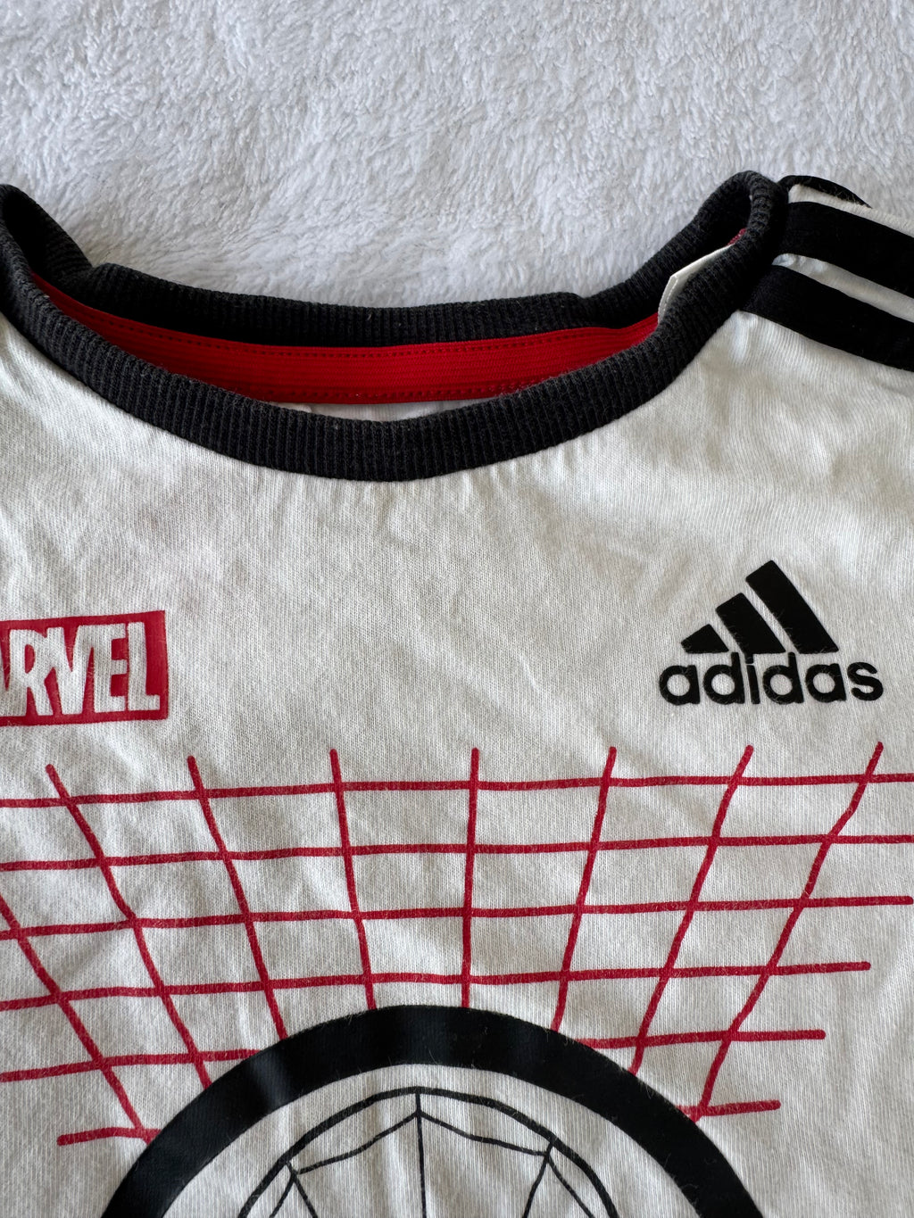 Adidas 2 ans *petite tache