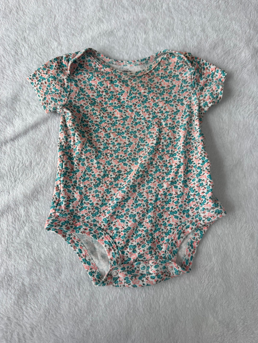 Carters 9 mois *col jauni