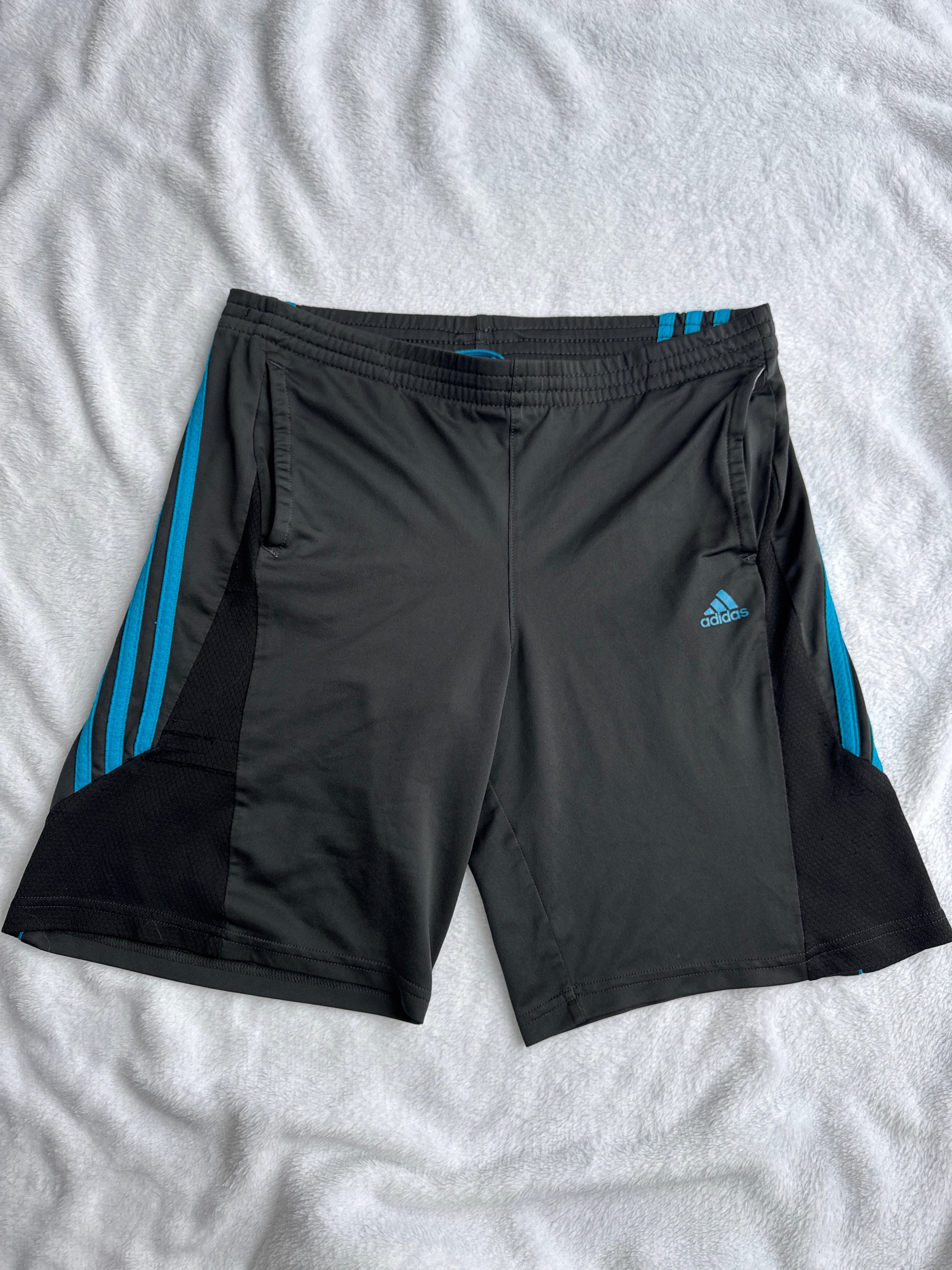 Adidas M (11-12) *un peu mousseux et fibre tiré