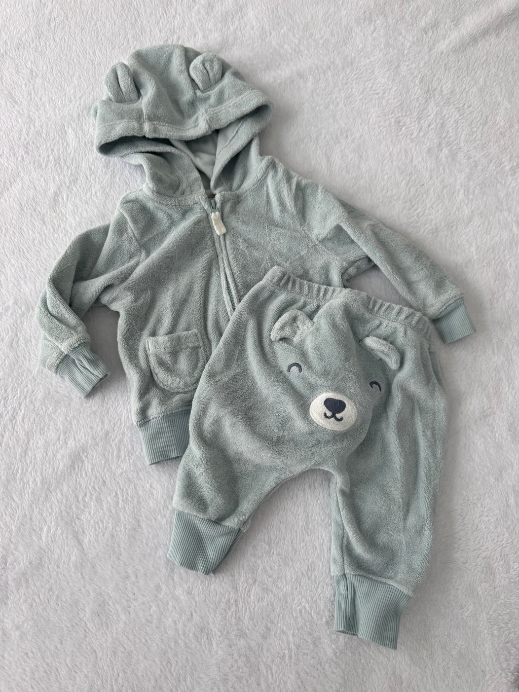 Carter’s 3 mois *petite tache sur veste