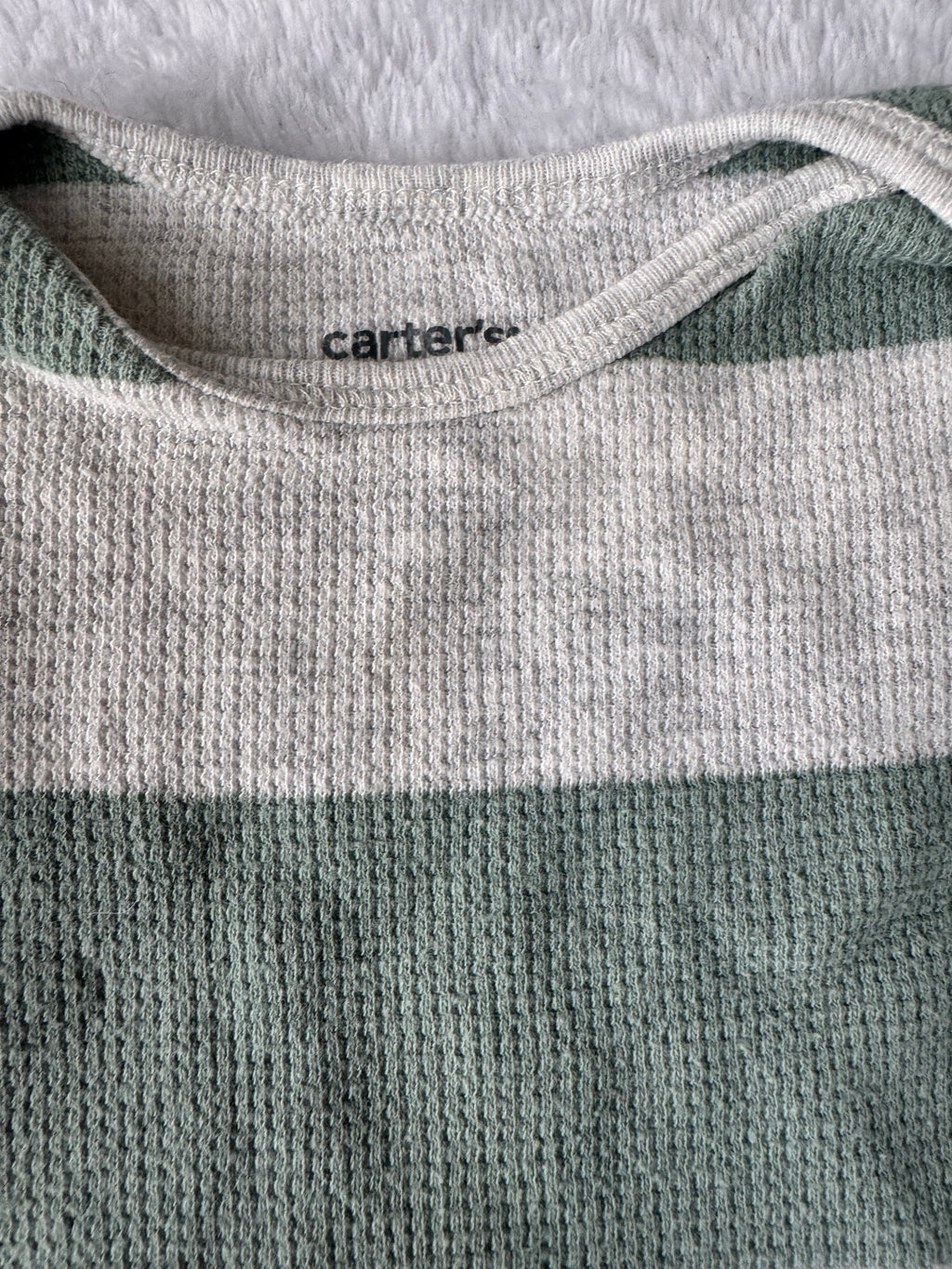 Carters 6 mois *petites taches, mousseux