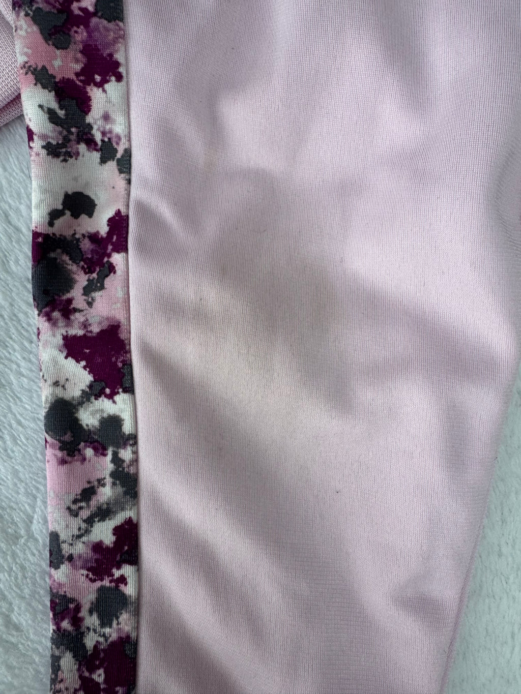 Converse 2 ans *petite tache sur veste + pantalons brunis aux genoux
