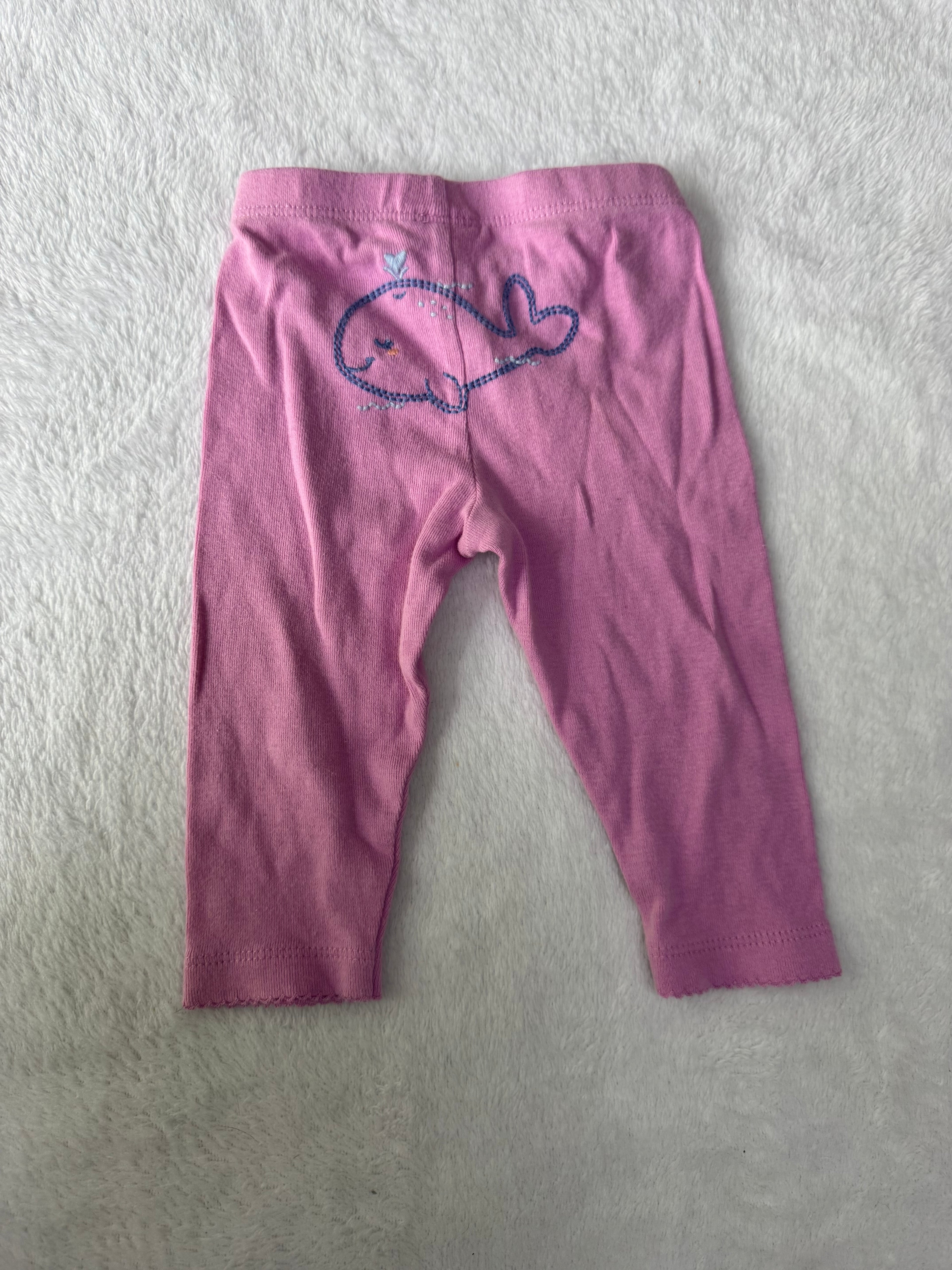 Carters 6 mois *petites taches et un peu mousseux, voir derrière 🐳