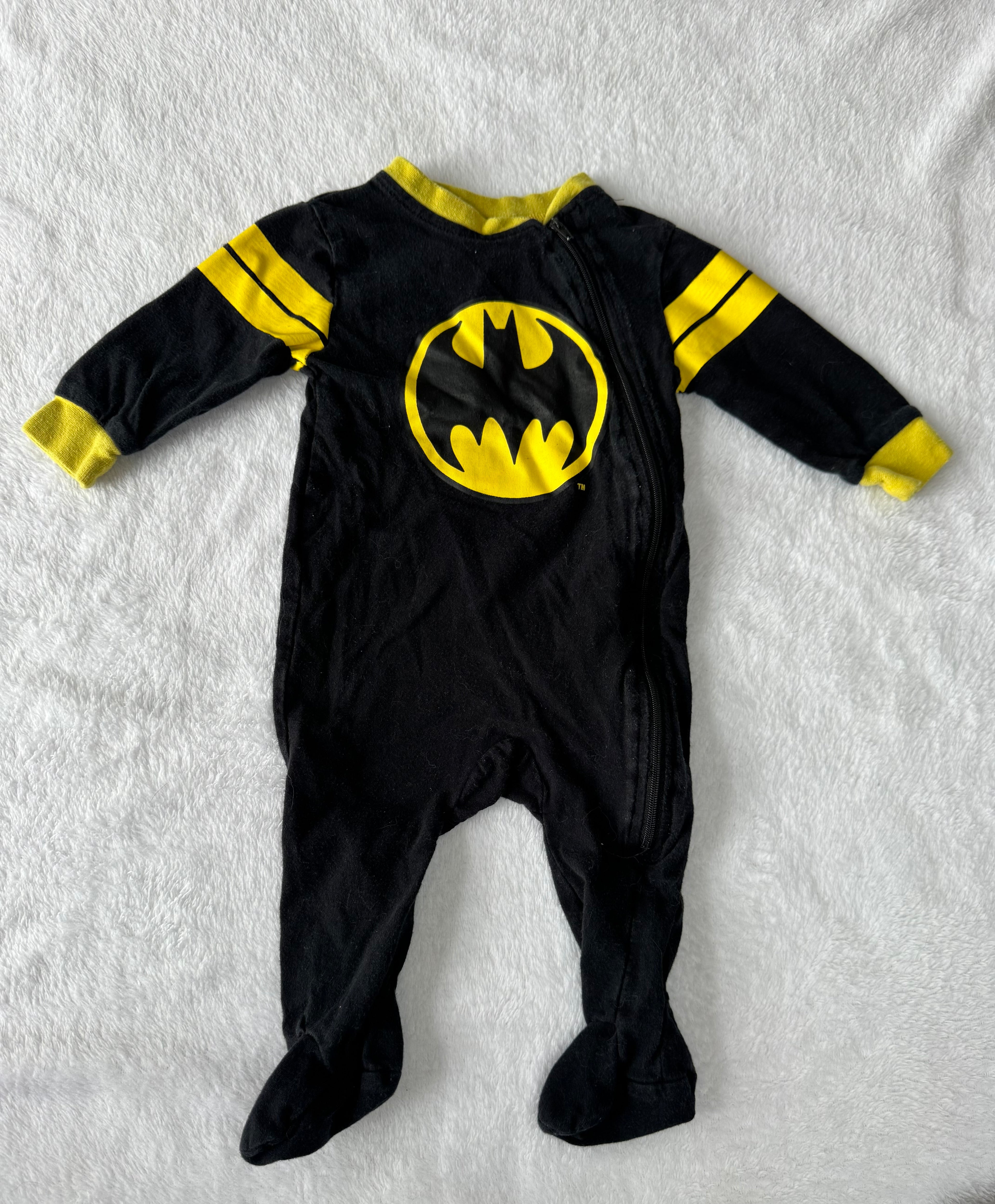 Batman 6 mois *fait petit, un peu délavé